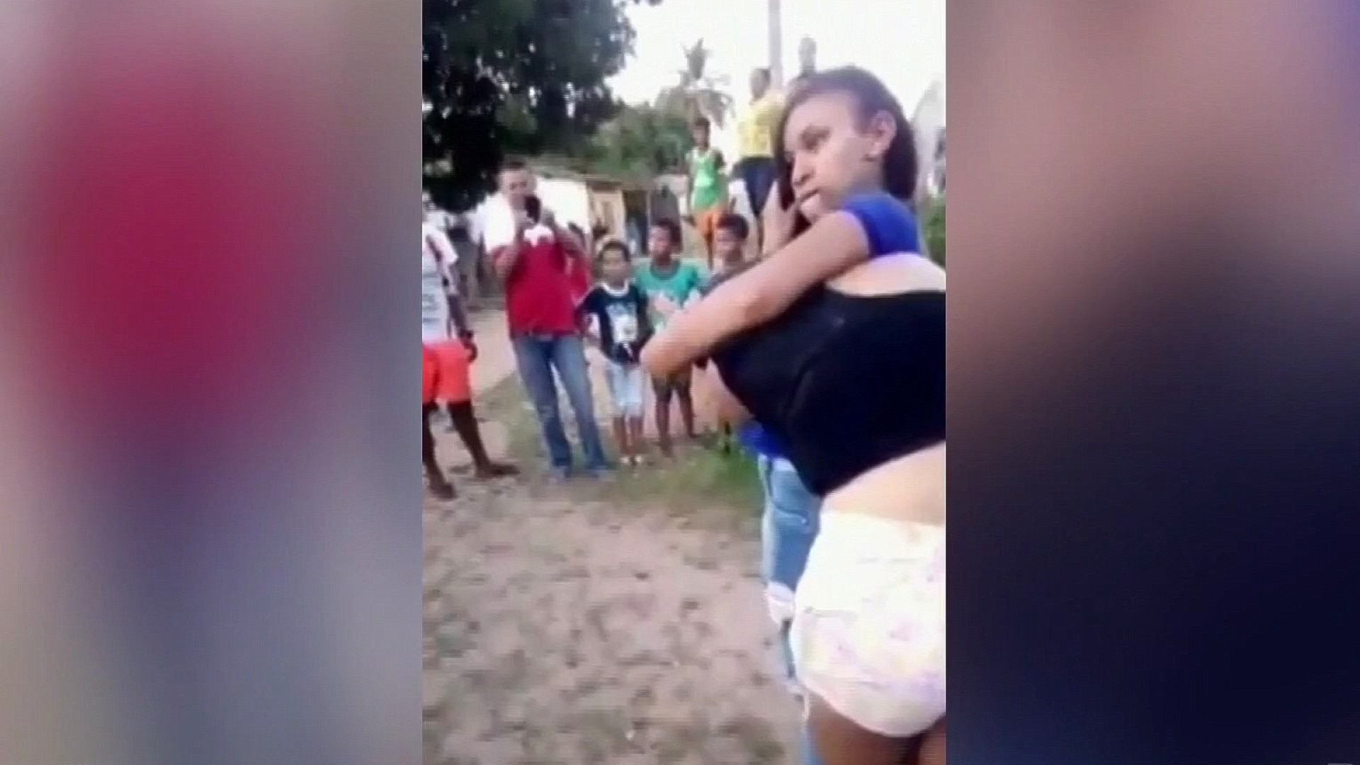 Watch Al Rojo Vivo Clip: Captan en video a dos mujeres agrediéndose a  tirones de cabello en una calle de Colombia - NBC.com