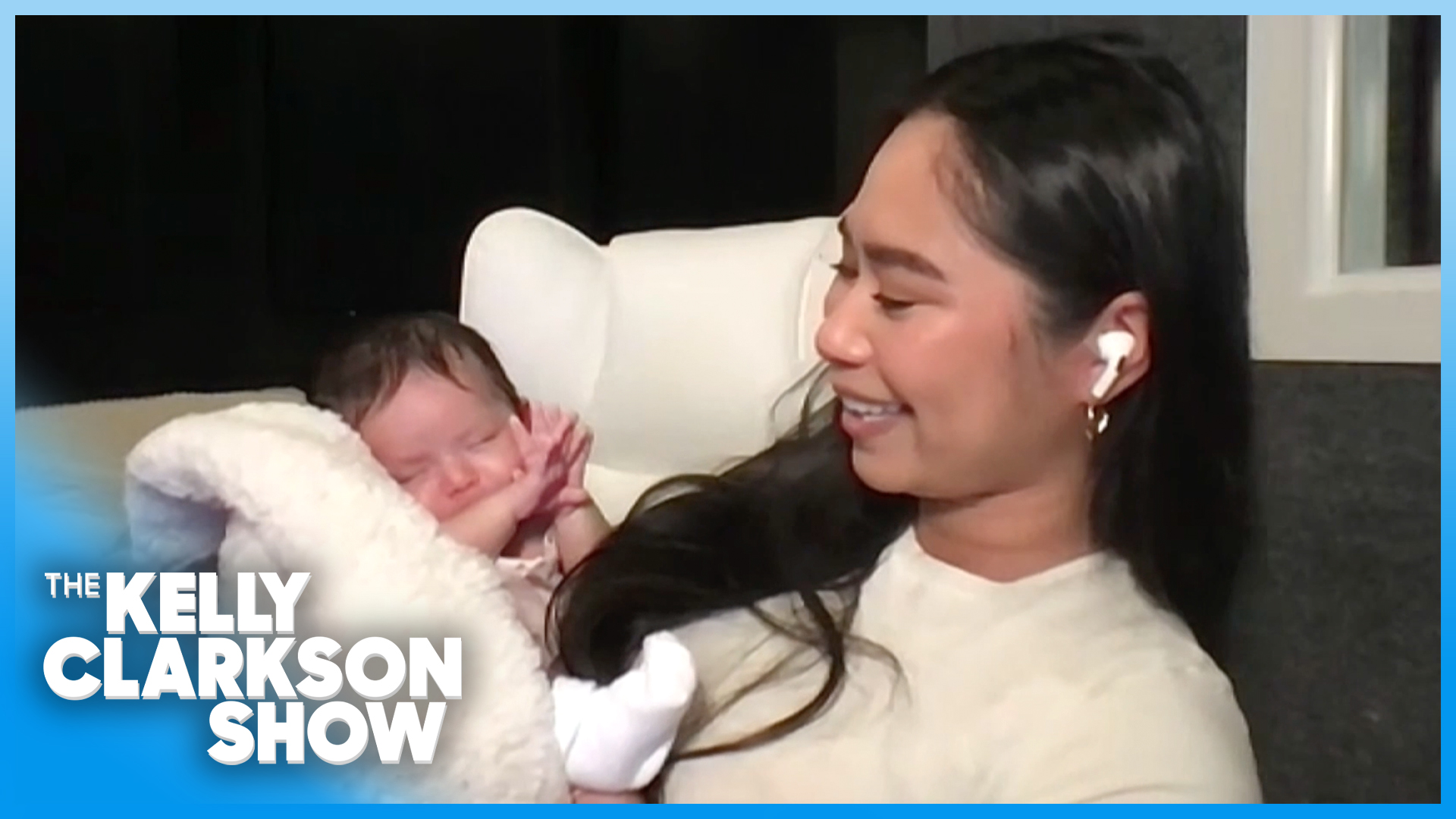 Kelly Clarkson Meets 'America's Got Talent' Winner Jessica Sanchez New Baby!