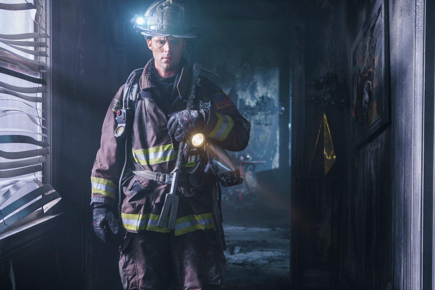 пожарные чикаго 10. чикаго в огне сериал 8 сезон. блейк гало пожарные чикаго. чикаго в огне выход. чикаго в огне выход.