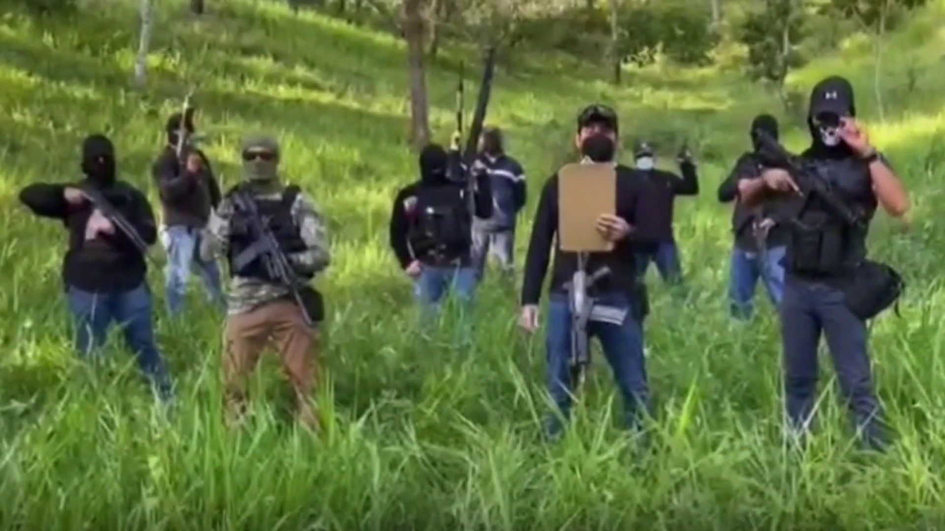 Watch Noticias Telemundo Fin De Semana Clip: En video: Narcos mexicanos  exigen a un supuesto mafioso hondureño que les devuelva droga incautada -  NBC.com