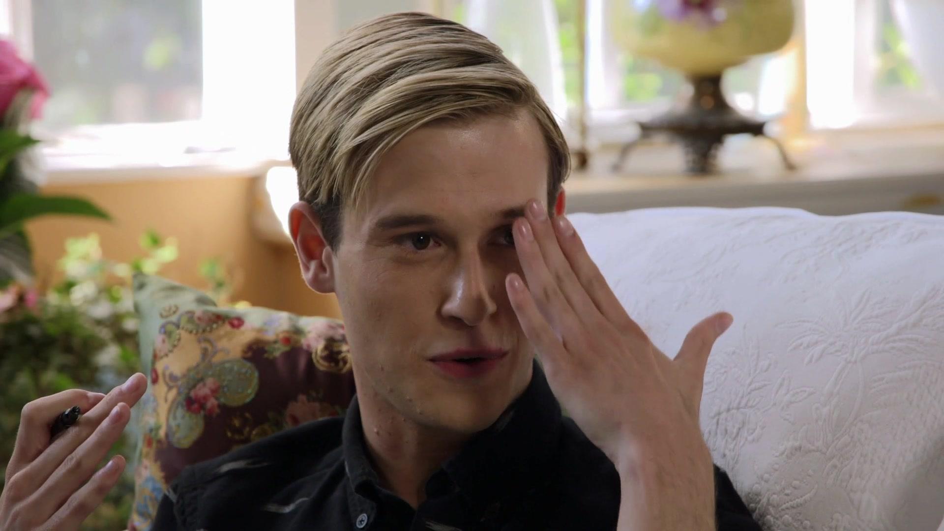 Watch Hollywood Medium With Tyler Henry Episode: Nico Tortorella, Ice-T and Coco  Austin, Alan Thicke - NBC.com