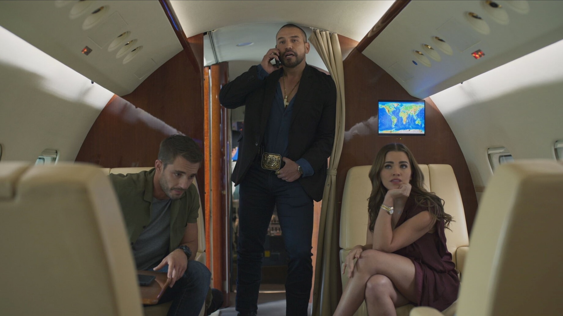 Watch El Señor de los Cielos Clip: Isabella Castillo, Diana Ahumada revela  todo en el set - NBC.com