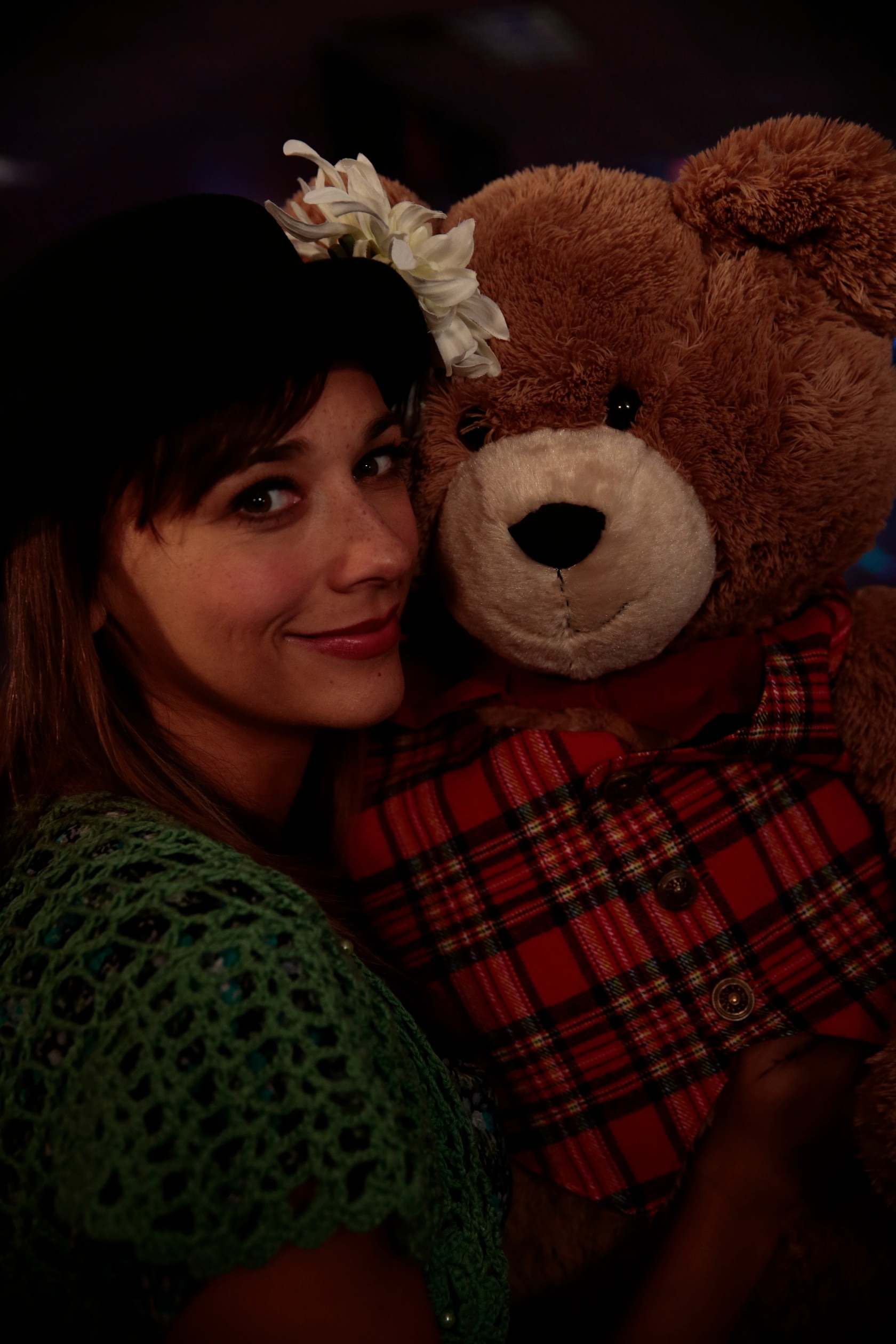 Amanda Fuller:  Behind The Scenes Of Two Hits - 9d9yzyo