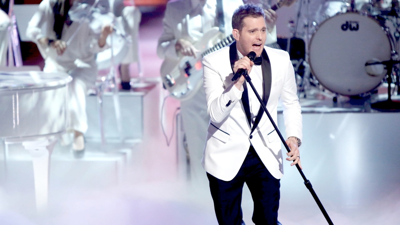 Watch The Voice Highlight: Michael Buble: &quot;Christmas (Baby, Please Come