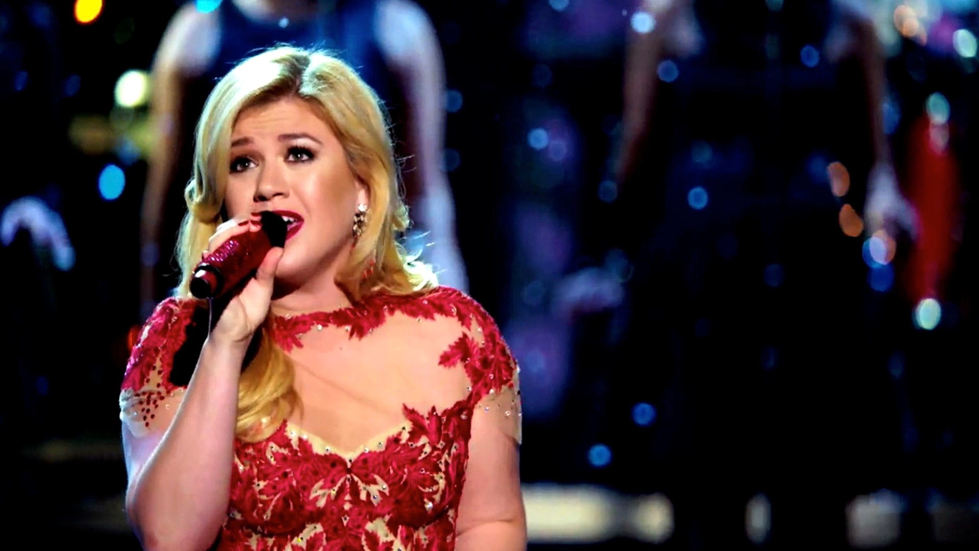 Watch Kelly Clarkson's Cautionary Christmas Music Tale Current Preview