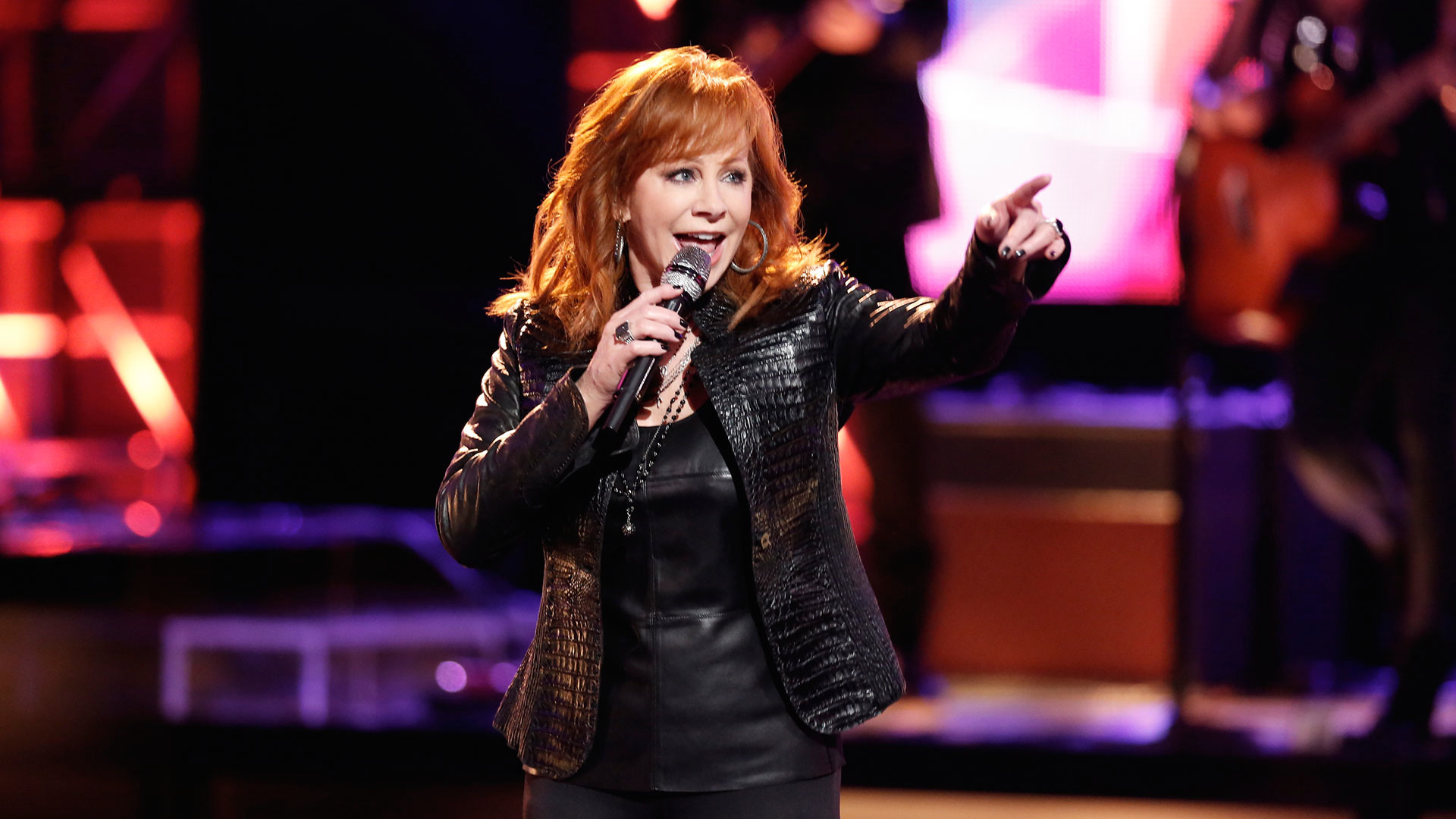 Watch The Voice Highlight Reba "Going Out Like That"