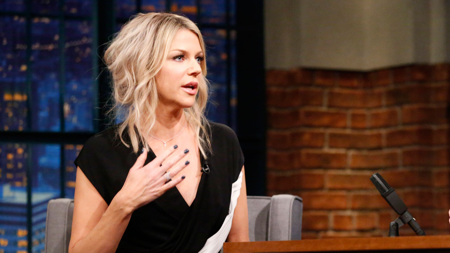 Watch Late Night with Seth Meyers Interview: Kaitlin Olson Asked Carol Burnett to Get Naked at