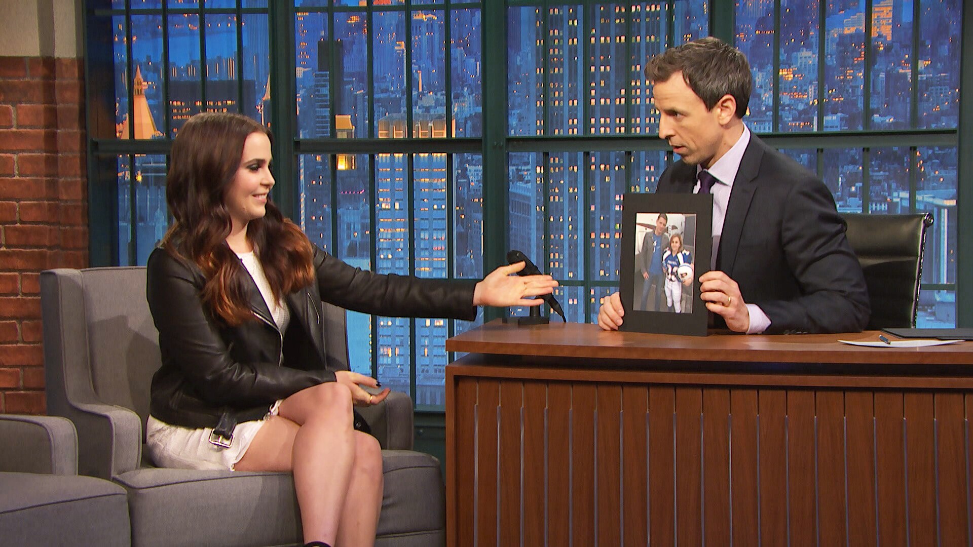Watch Late Night With Seth Meyers Interview Mae Whitman Has Made Out