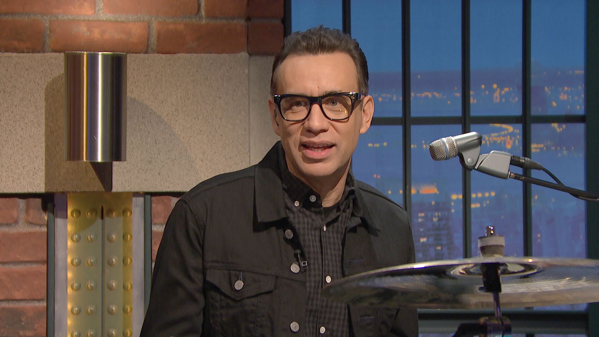 Watch Late Night With Seth Meyers Highlight Fred Armisens Extremely Accurate Tv Recaps 9007