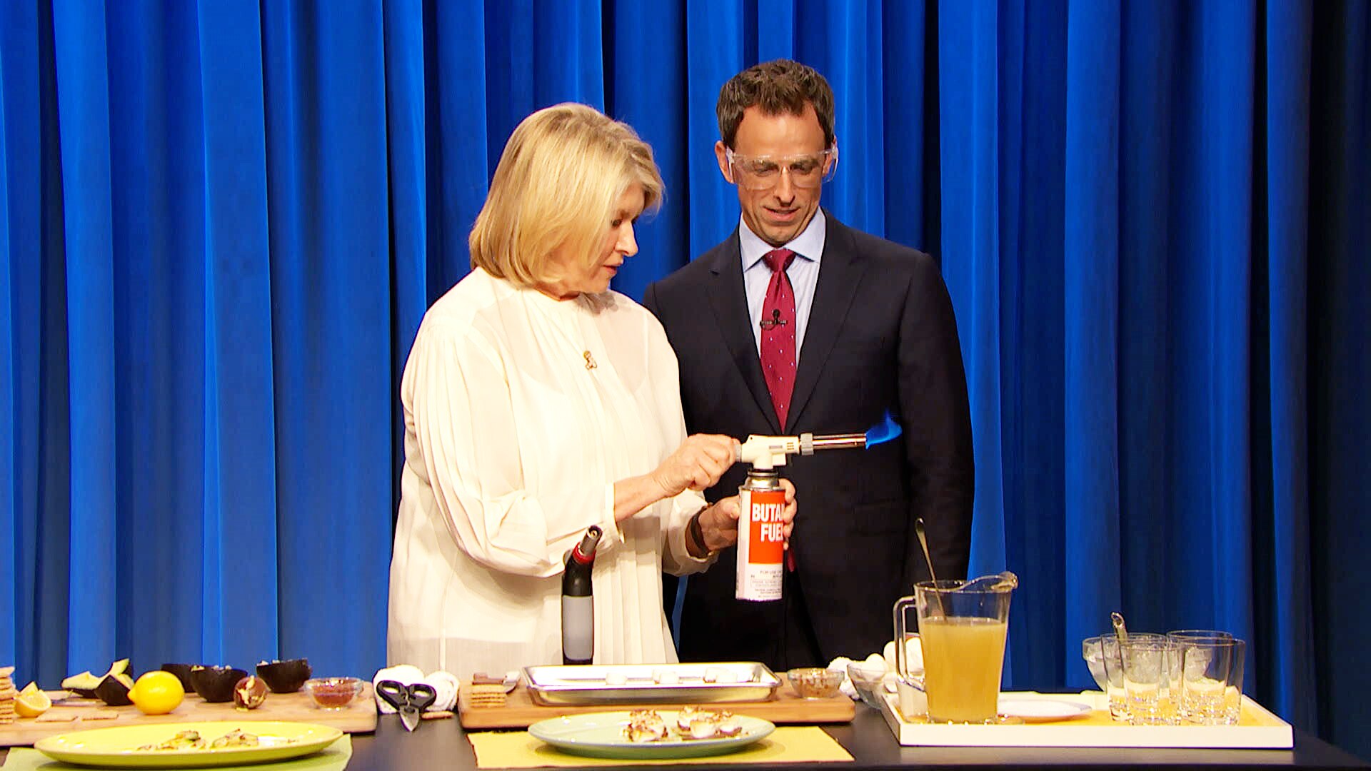 Watch Late Night with Seth Meyers Interview Martha Stewart's Pineapple