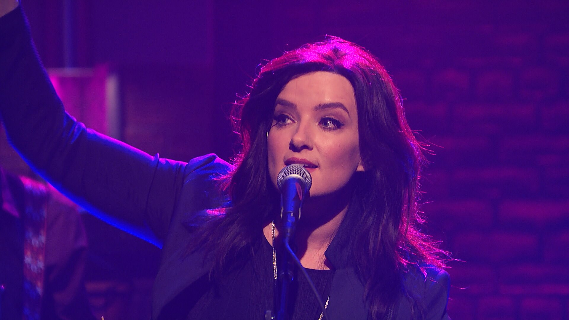 Watch Late Night with Seth Meyers Highlight Brandy Clark Performance
