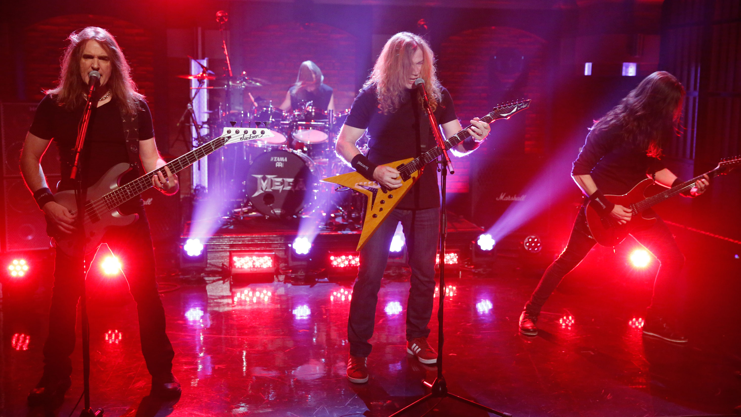 Megadeth tornado of souls. Megadeth 92. Кико Лоурейро мегадет. Дэвид Эллефсон — бас-гитара, бэк-вокал Megadeth.