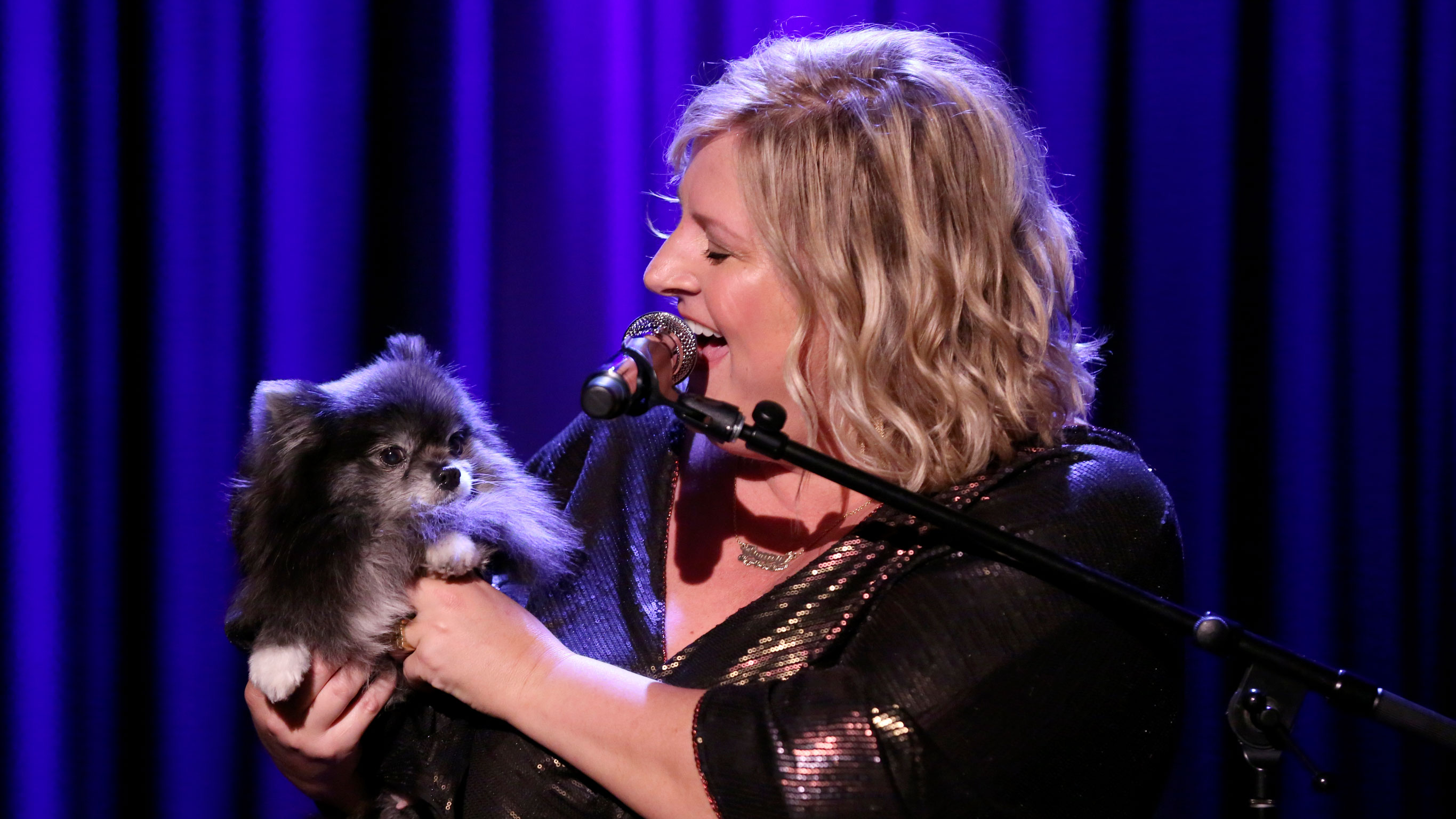bridget everett shows off her side bridget everett shows off her side