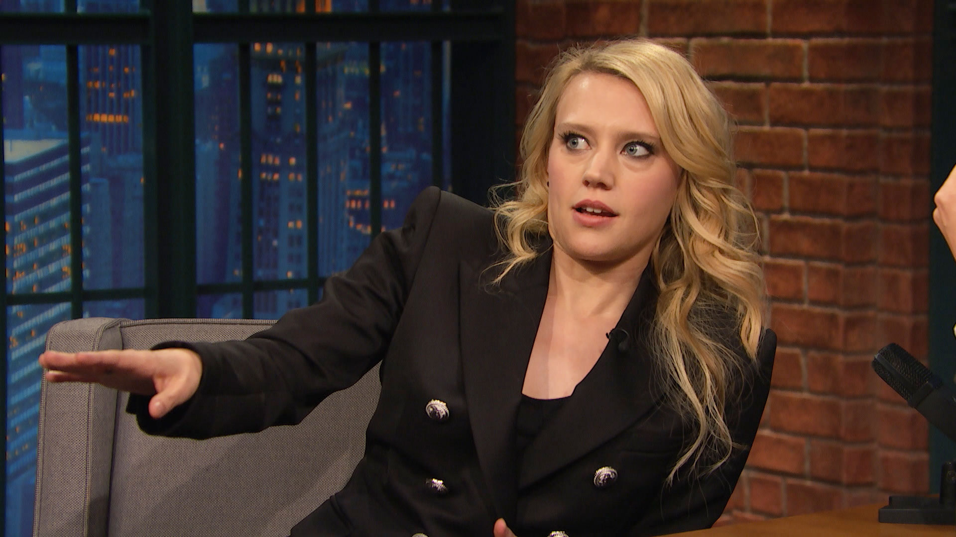 Watch Late Night with Seth Meyers Interview: Kate McKinnon's Chilling ...