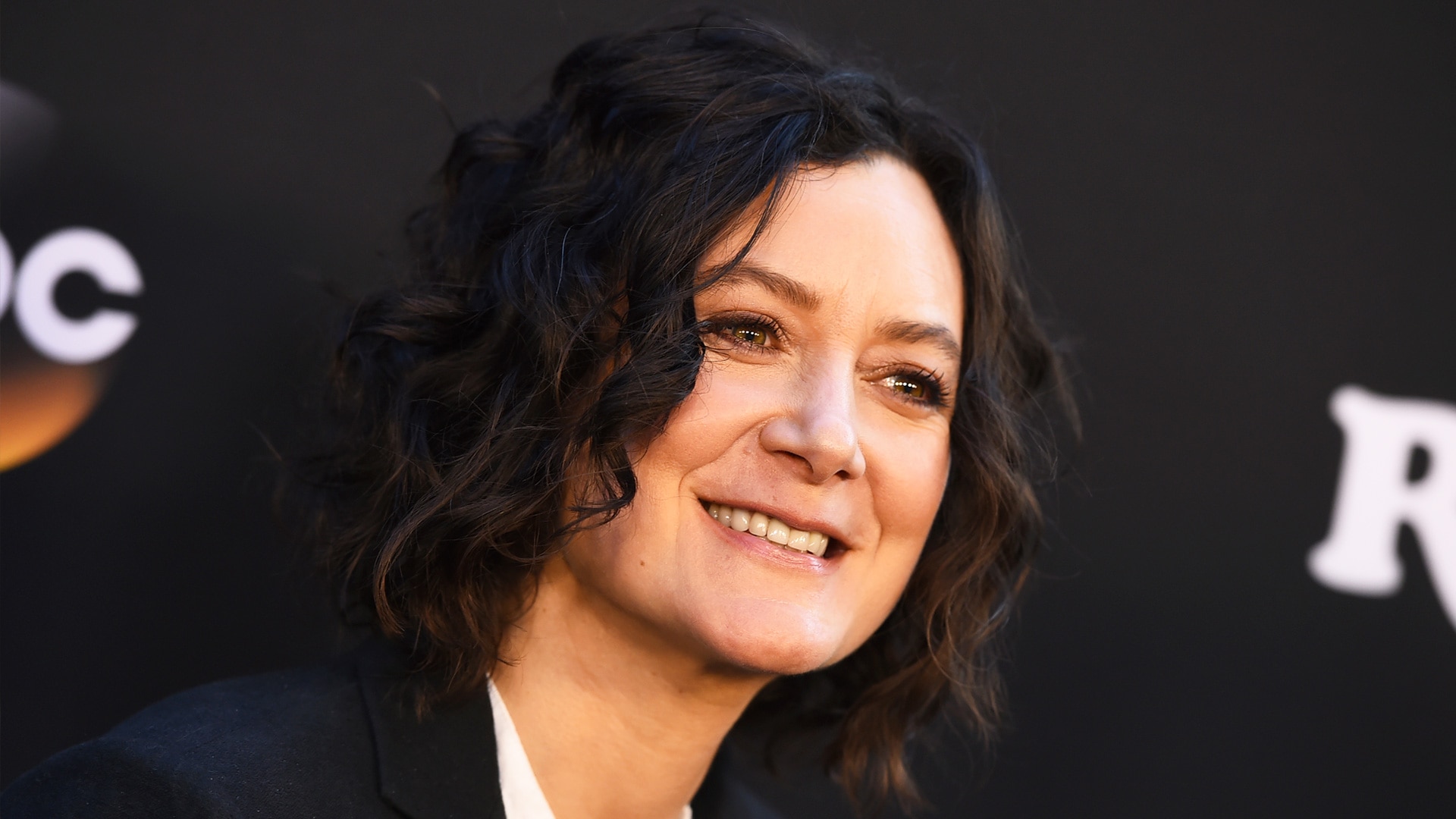 Watch Access Hollywood Interview Sara Gilbert Tearfully Announces She S Leaving The Talk