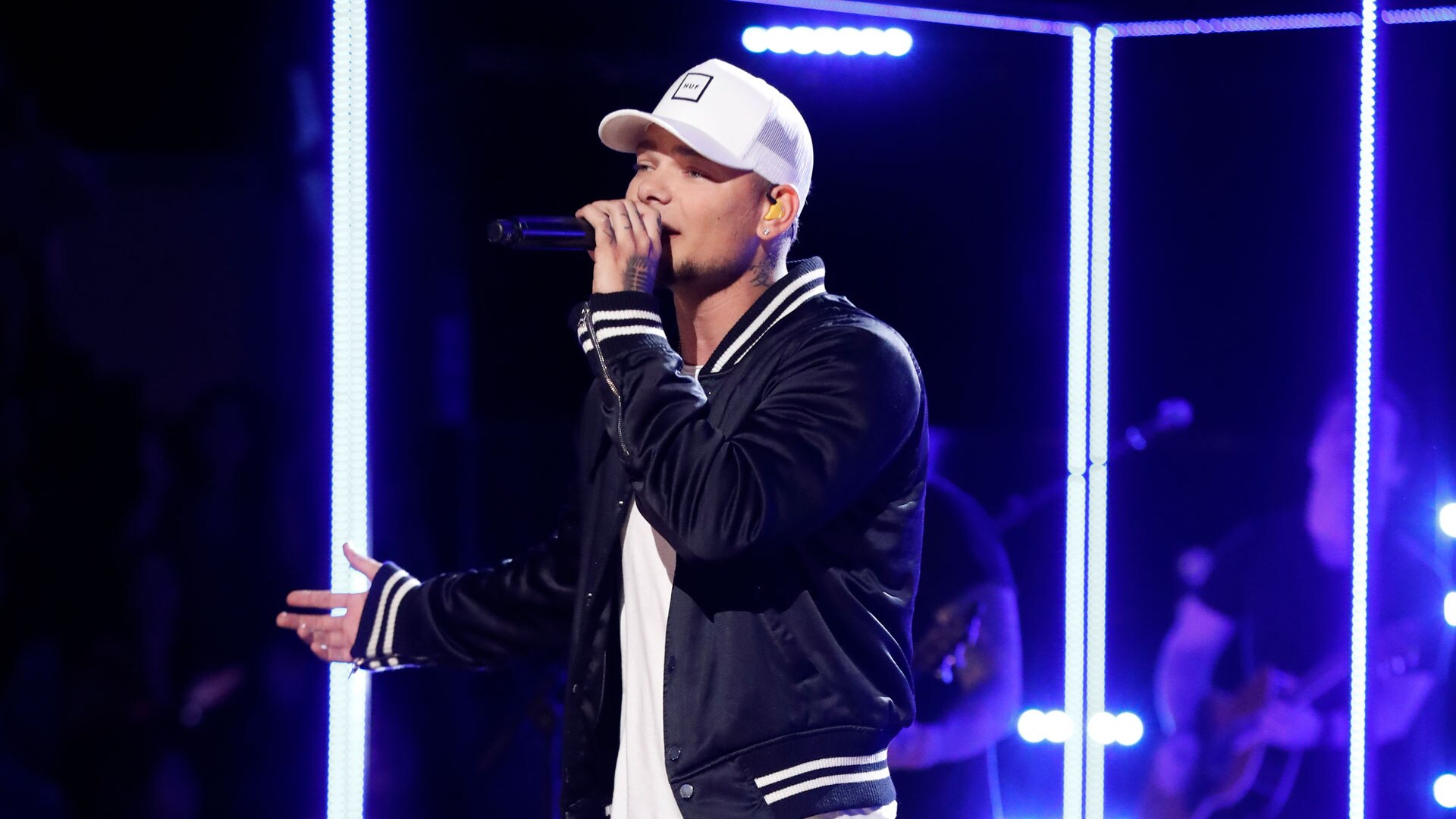 Watch The Voice Highlight Kane Brown "Heaven"
