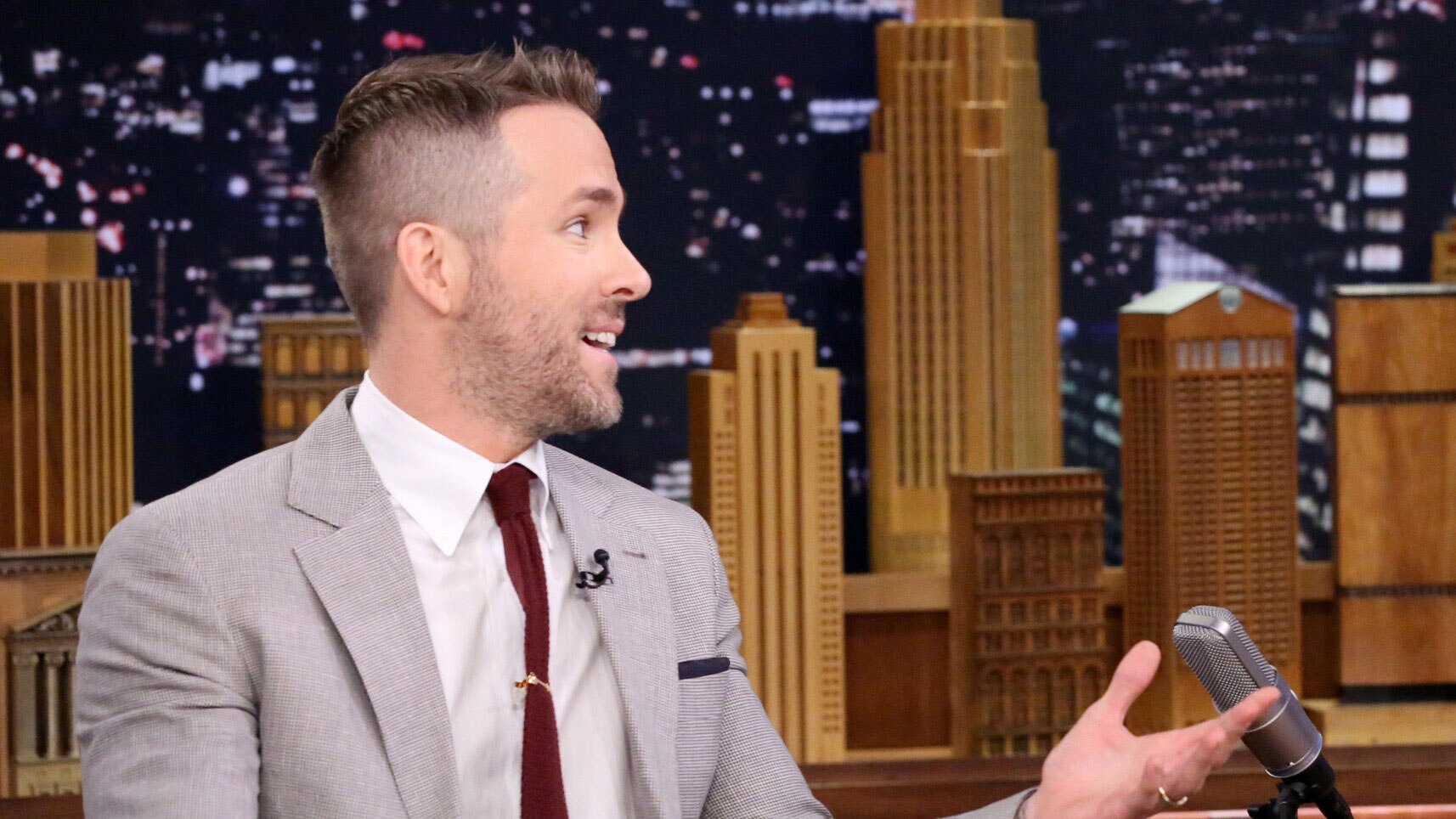 Watch The Tonight Show Starring Jimmy Fallon Interview Ryan Reynolds Gave A Deadpool Fan The Best Get Well Gift Ever Nbc Com