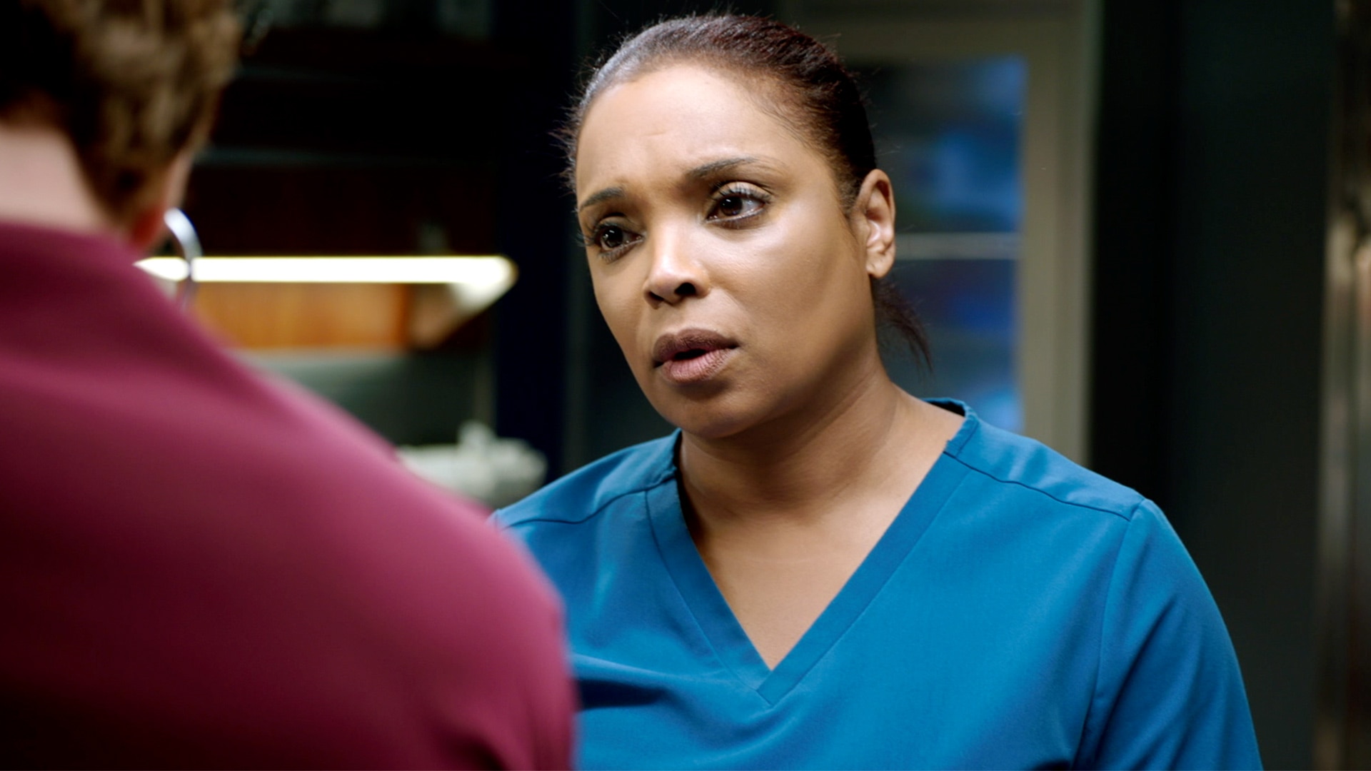 Watch Chicago Med Sneak Peek Maggie's Kidney Recipient Is Rushed into