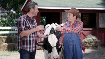 Blake Shelton Teaches Jimmy How to Milk a Cow