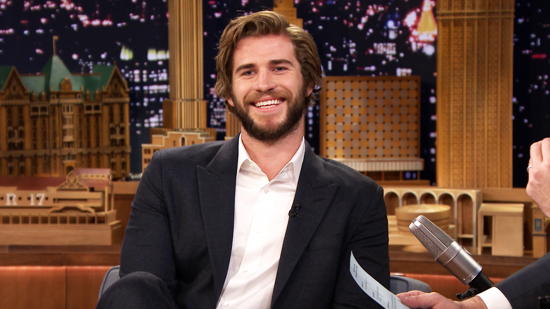 Watch The Tonight Show Starring Jimmy Fallon Interview Liam Hemsworth Calls Kissing Jennifer 