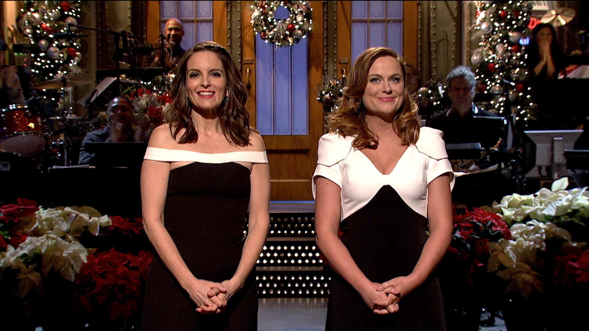 Watch Saturday Night Live Highlight Tina Fey And Amy Poehler Christmas Mash Up Monologue
