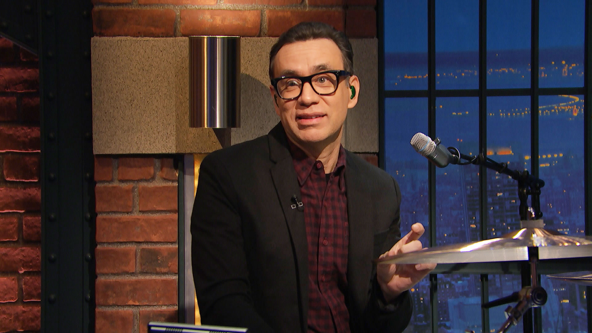 Watch Late Night With Seth Meyers Highlight Fred Armisens Extremely Accurate Tv Recaps Call 7030