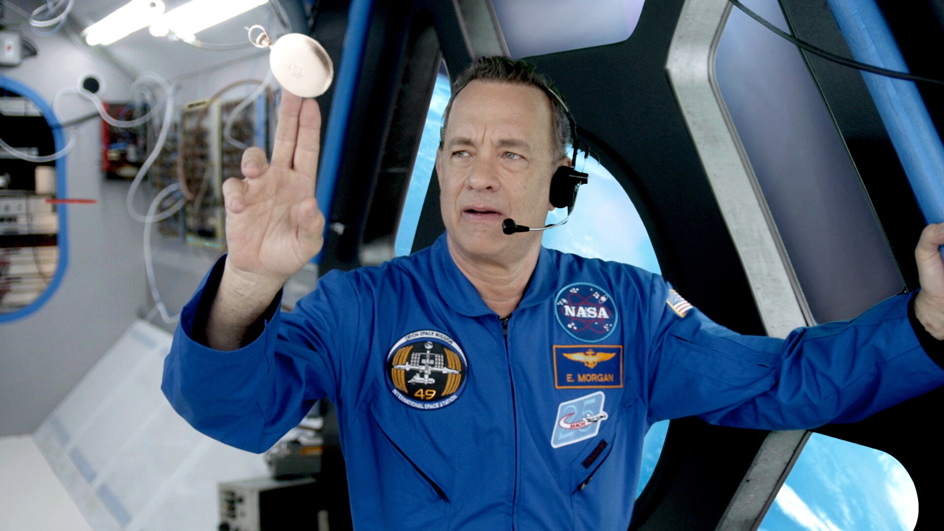 160531_3044447_Astronaut_with_Tom_Hanks.