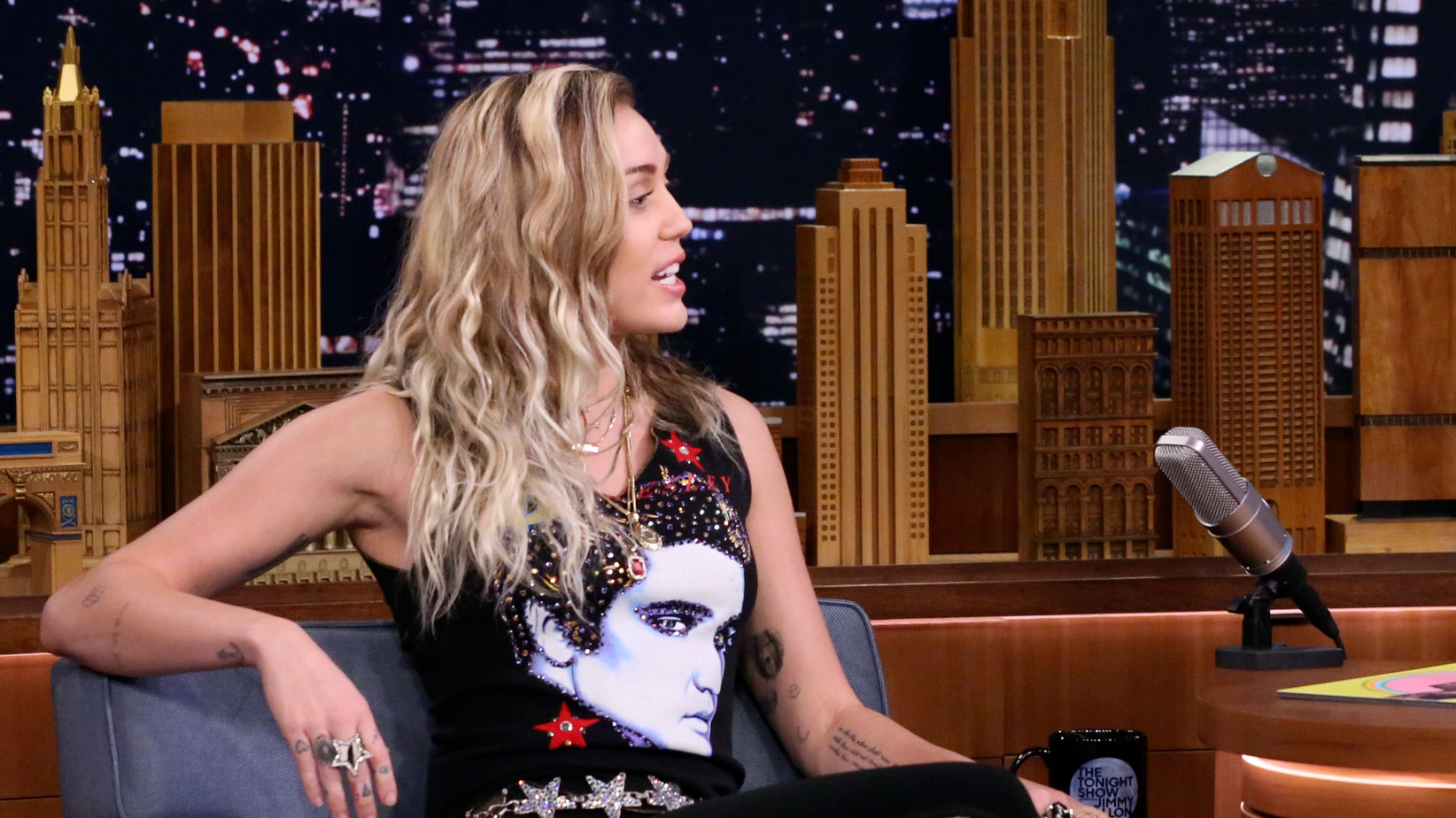 Watch Tonight Show Jimmy Fallon Interview Miley Cyrus Reveals Why She Opened Tonight Show With 4398