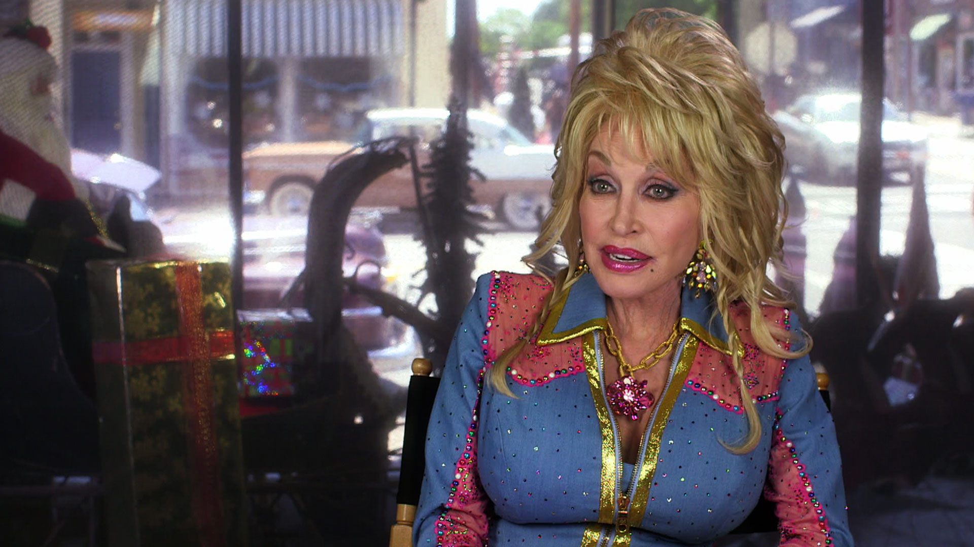 Watch Dolly Parton's Christmas of Many Colors: Circle of Love Sneak Peek: Dolly Parton's 