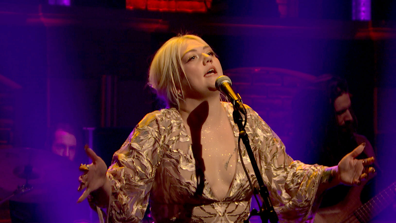 Watch Late Night with Seth Meyers Highlight: Elle King Performance ...