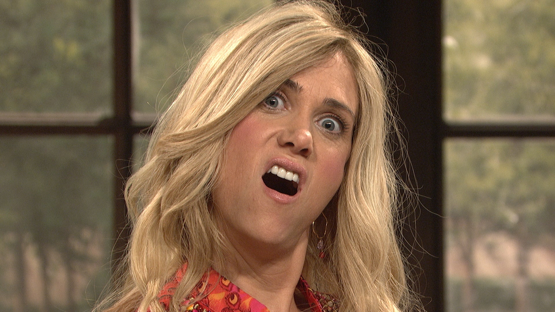 Kristen Wiig Flashes Her Boobs During The Saturday Night Live Season