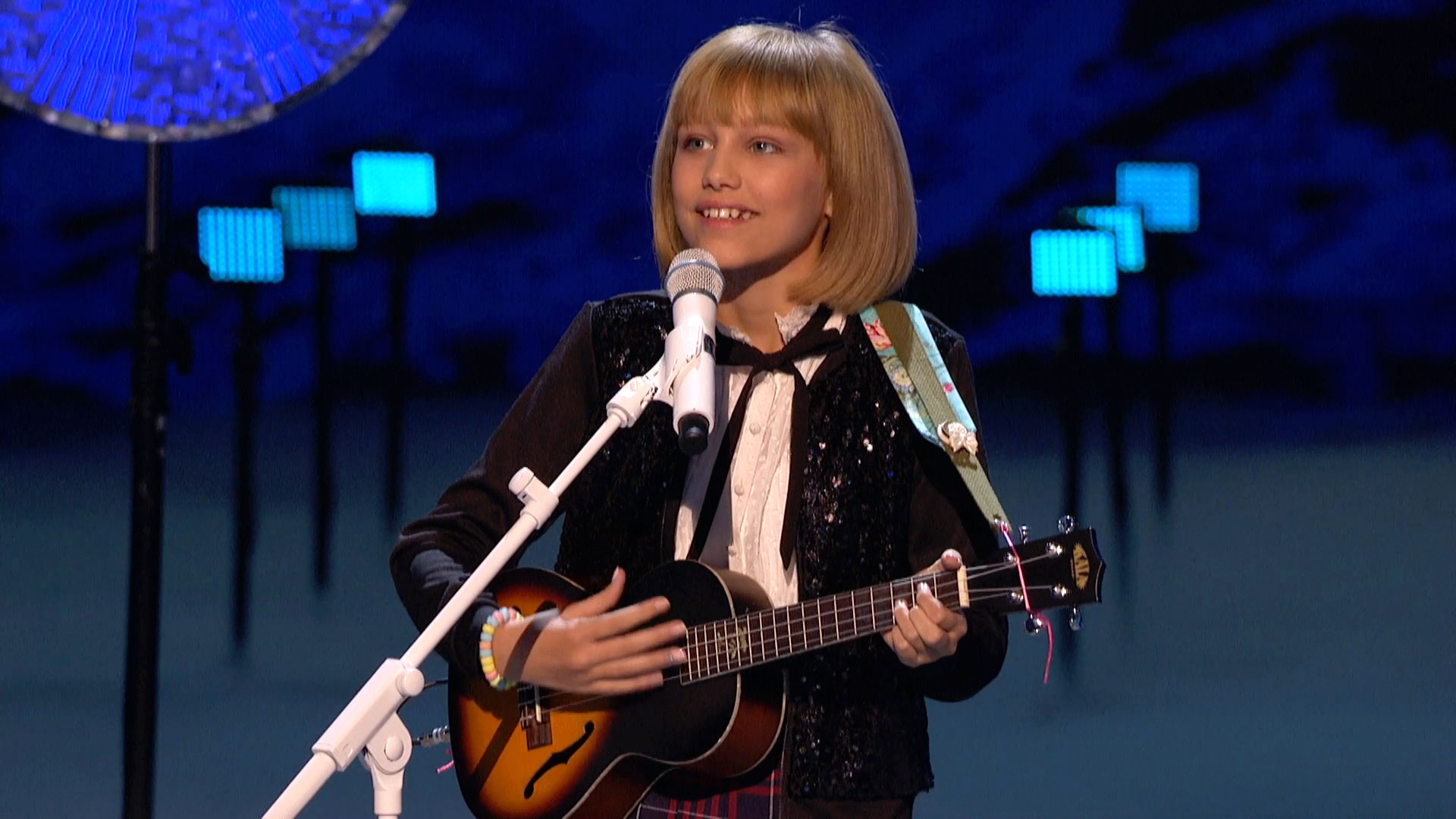 Watch Agt Holiday Spectacular Highlight Grace Vanderwaal Warms Up The Stage With Frosty The
