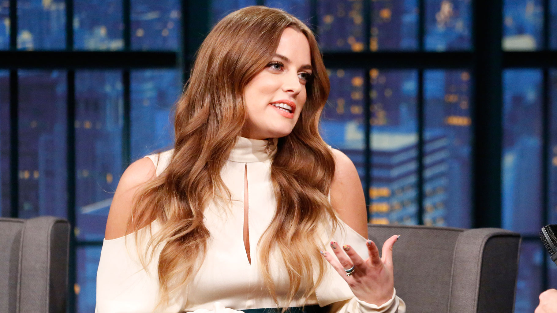 Watch Late Night With Seth Meyers Interview Riley Keough On Meeting 