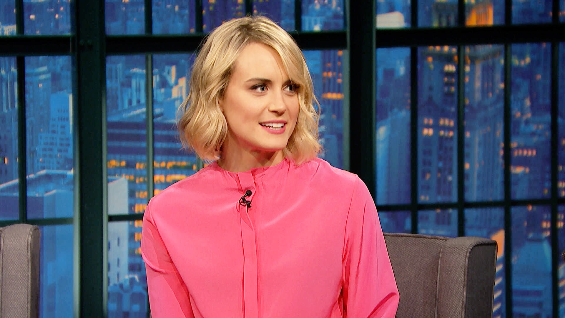 Watch Late Night With Seth Meyers Interview Taylor Schilling S Orange Is The New Black Sex
