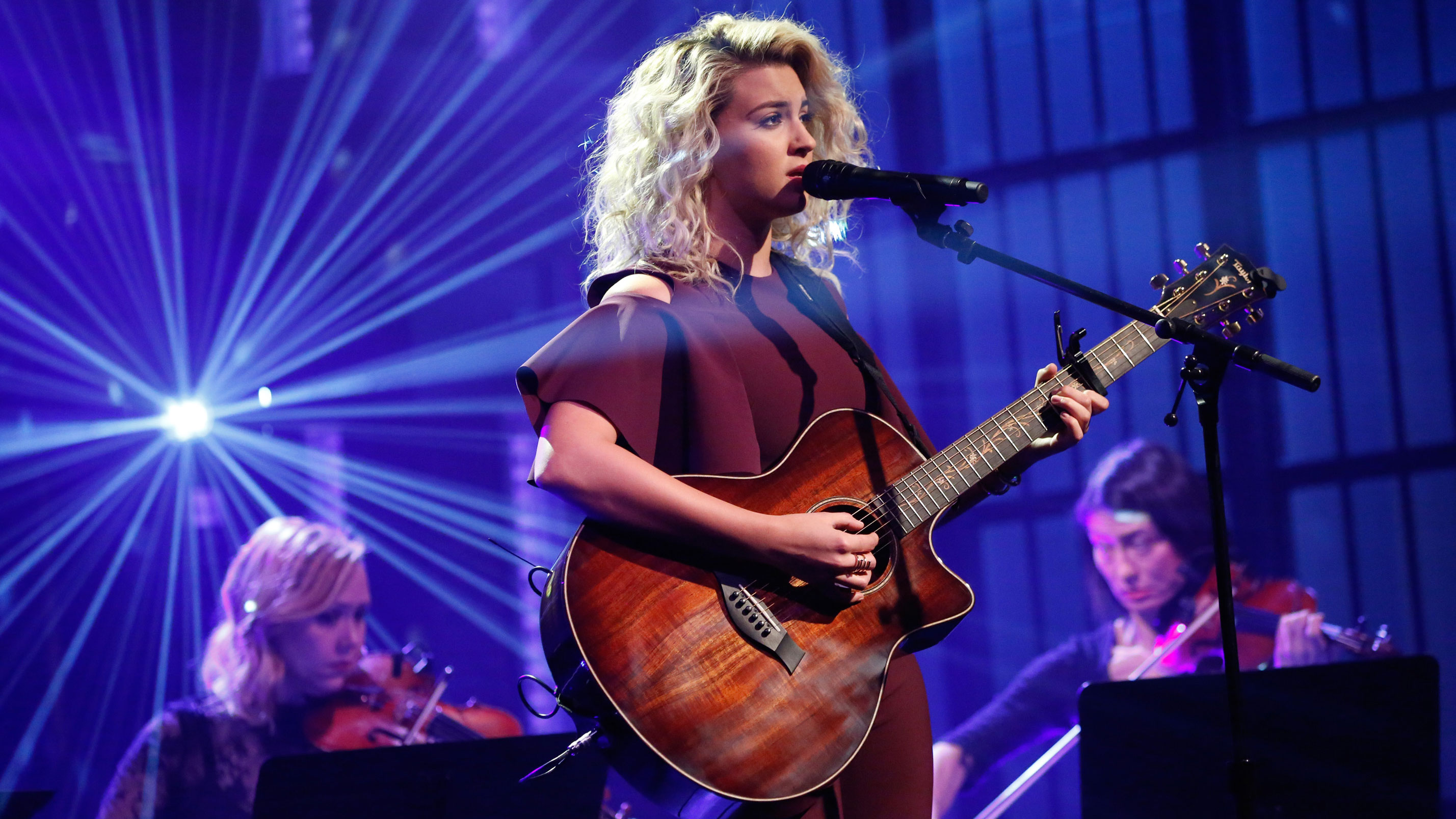 Watch Late Night with Seth Meyers Highlight: Tori Kelly: 