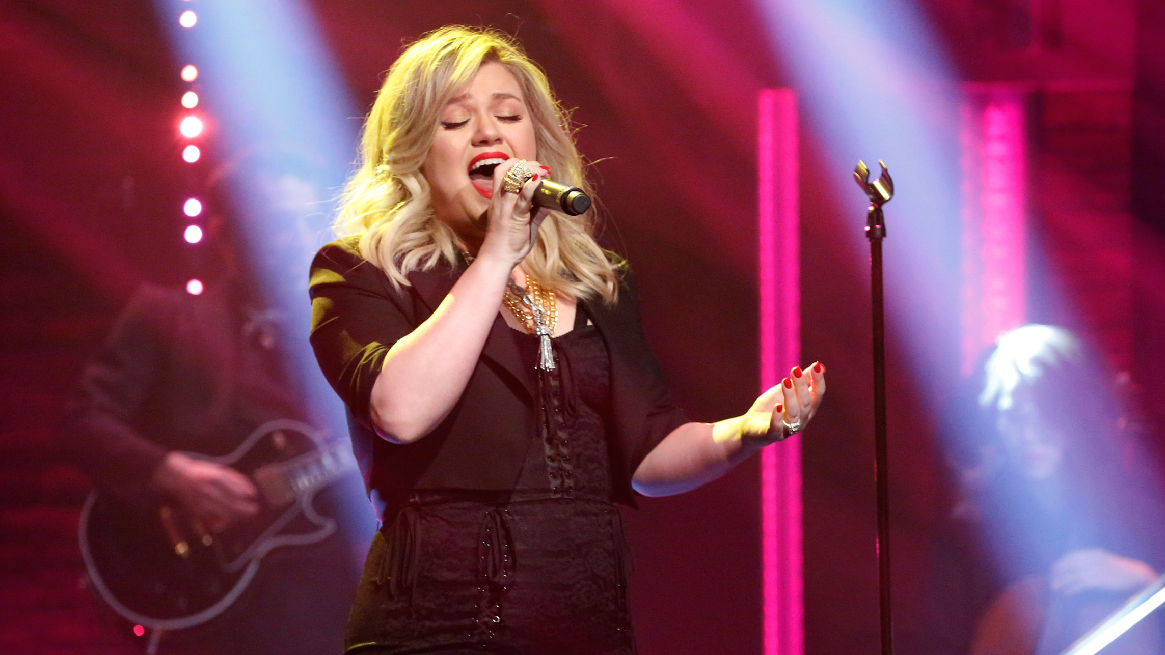 Watch Late Night with Seth Meyers Highlight: Kelly Clarkson: 