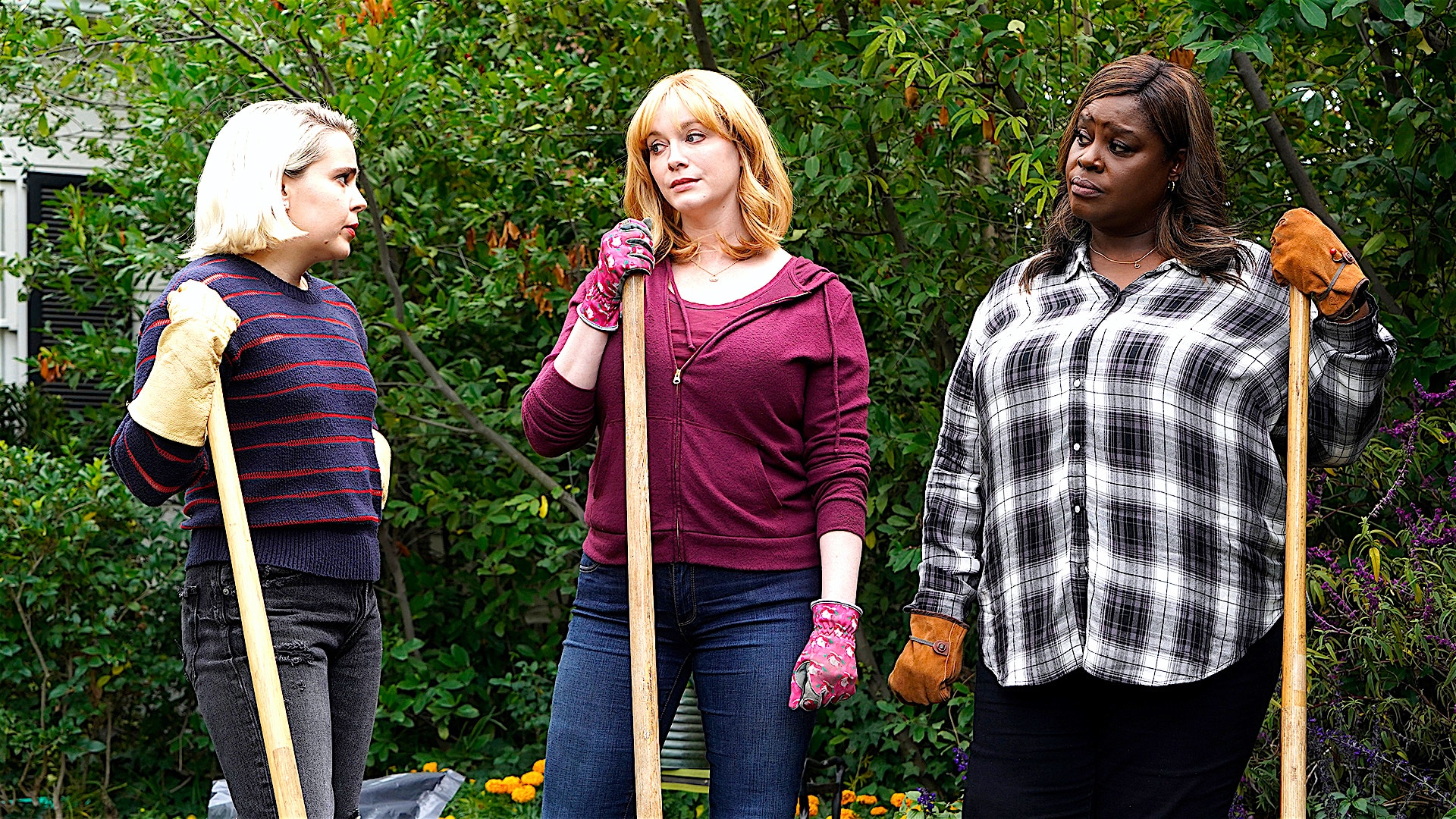 watch-good-girls-current-preview-next-beth-ruby-and-annie-bury-a