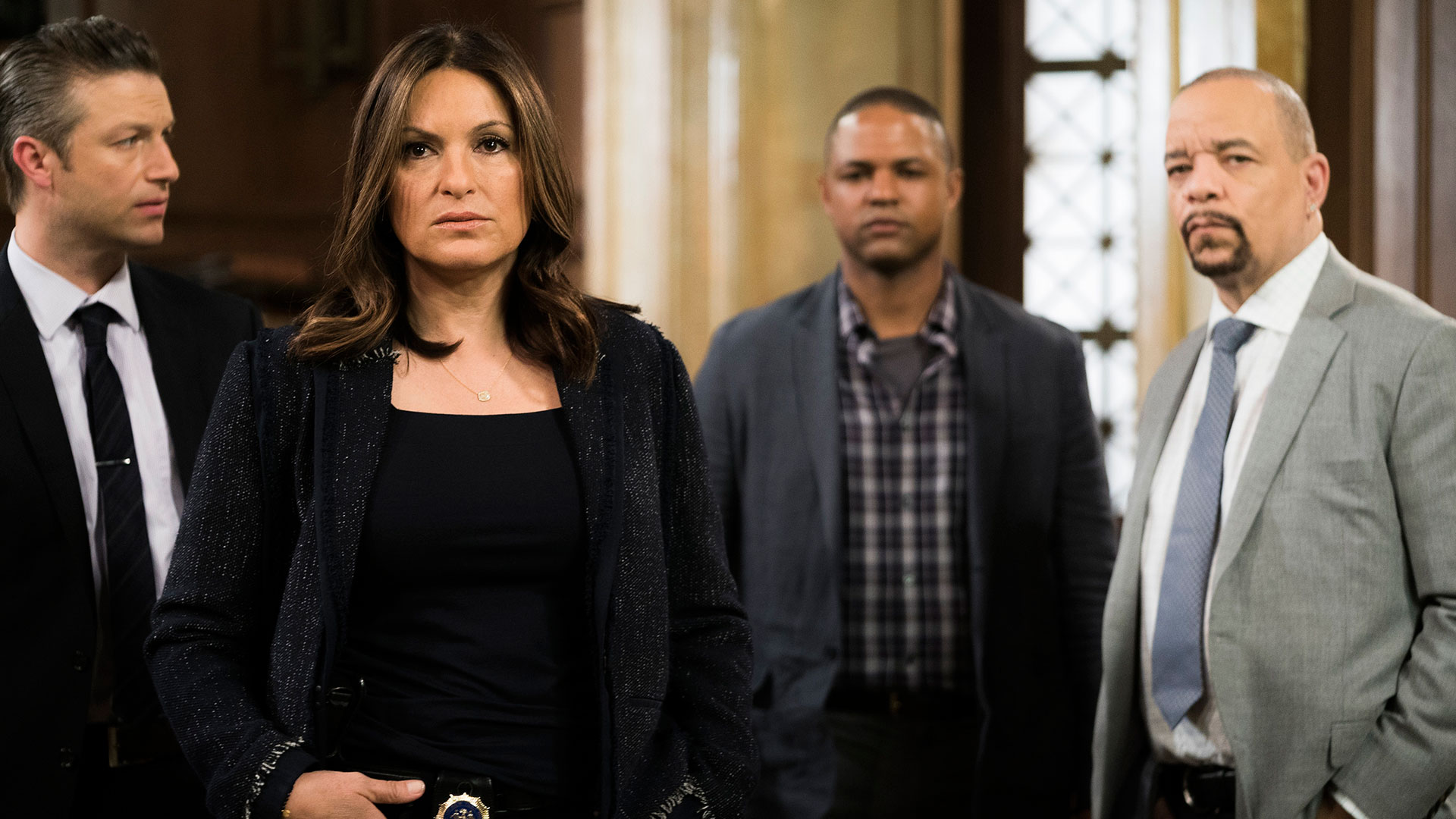 Watch Intersecting Lives (Season 17, Episode 21) of Law & Order: Sp...