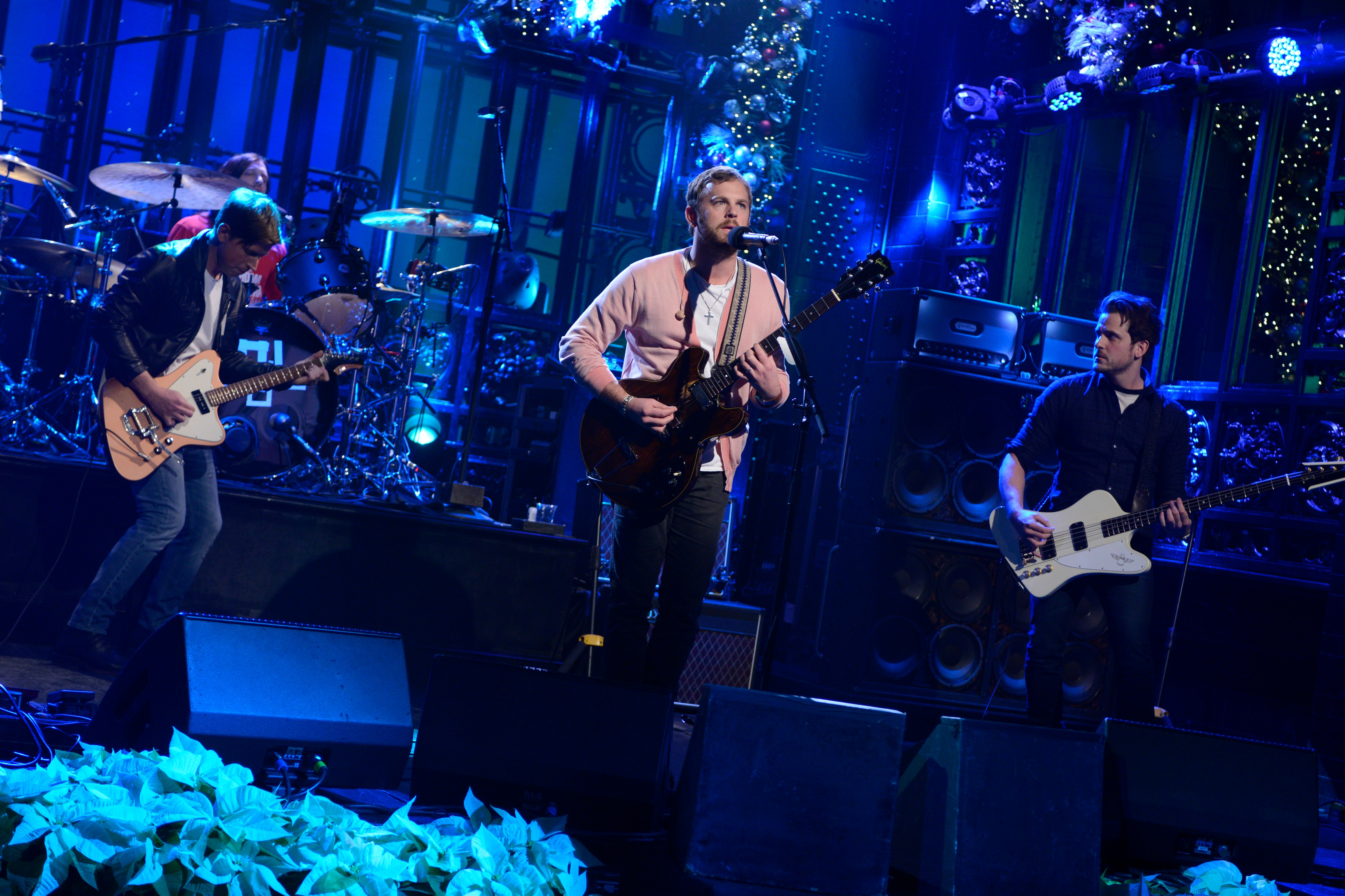 Saturday Night Live: From the Set: John Goodman and Kings of Leon Photo ...