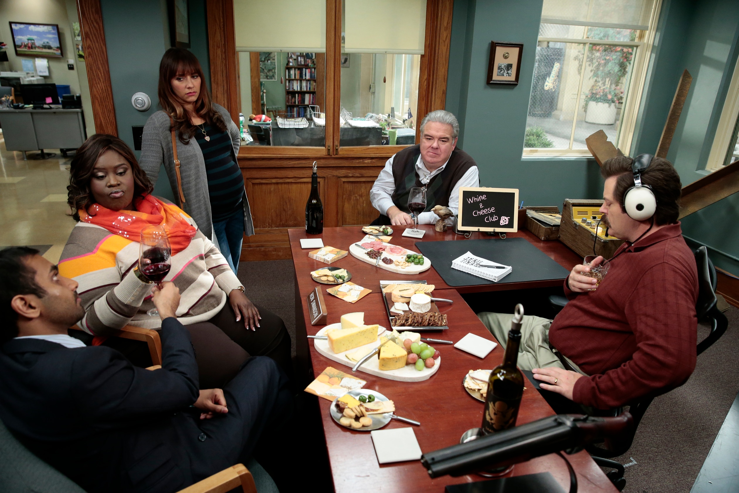 Parks and Recreation: The Rules of Whine & Cheese Club Photo: 1511476 - NBC.com2520 x 1680