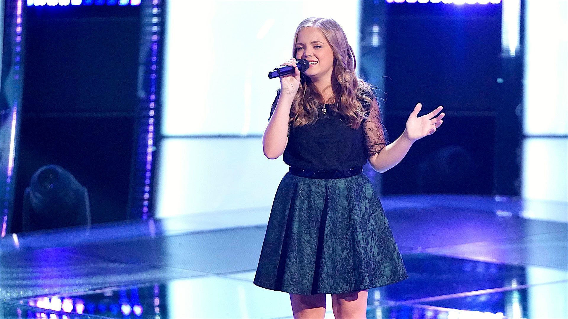 Watch The Voice Highlight: Sarah Grace Blind Audition ...