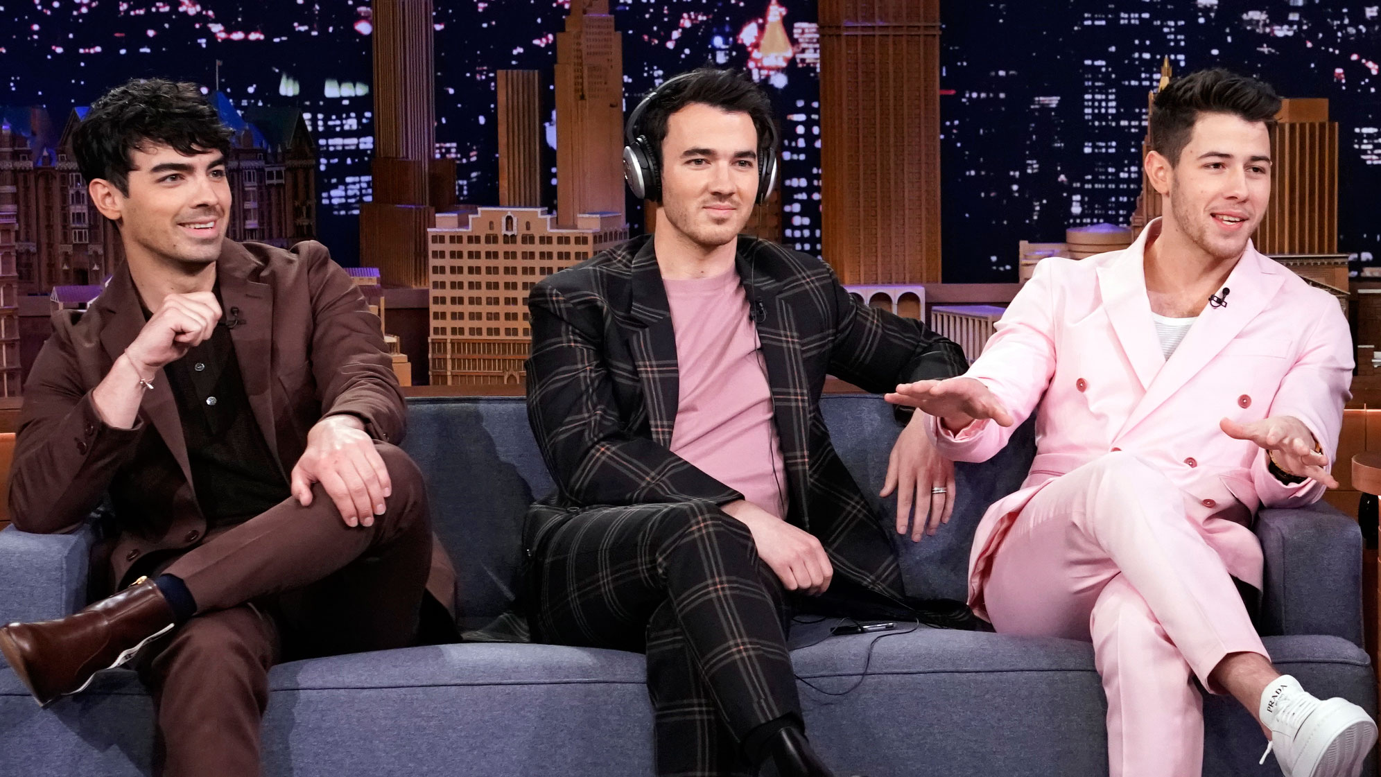 Watch The Tonight Show Starring Jimmy Fallon Highlight: Know Your Bro with the Jonas ...1992 x 1121