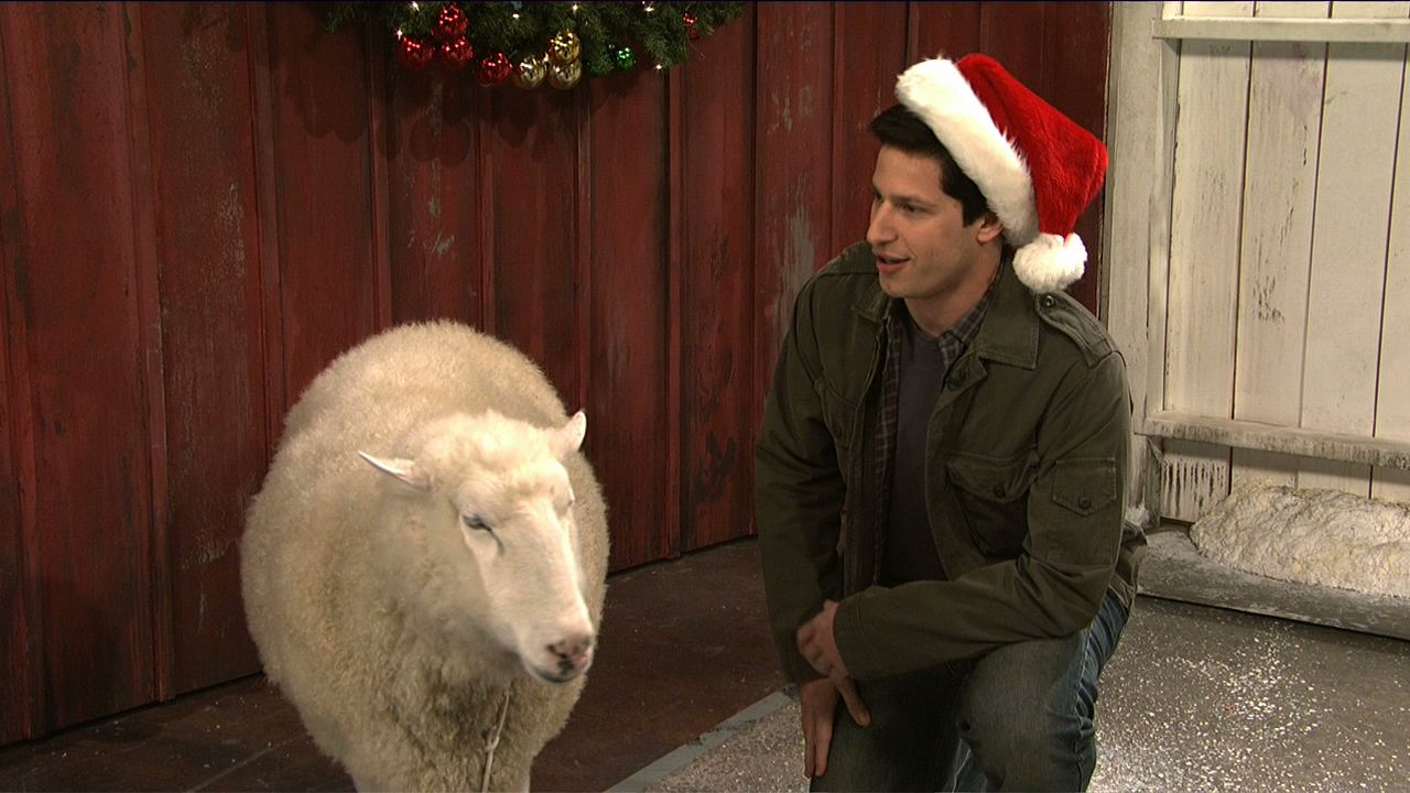 Watch Saturday Night Live Highlight Mark Wahlberg Talks to Christmas