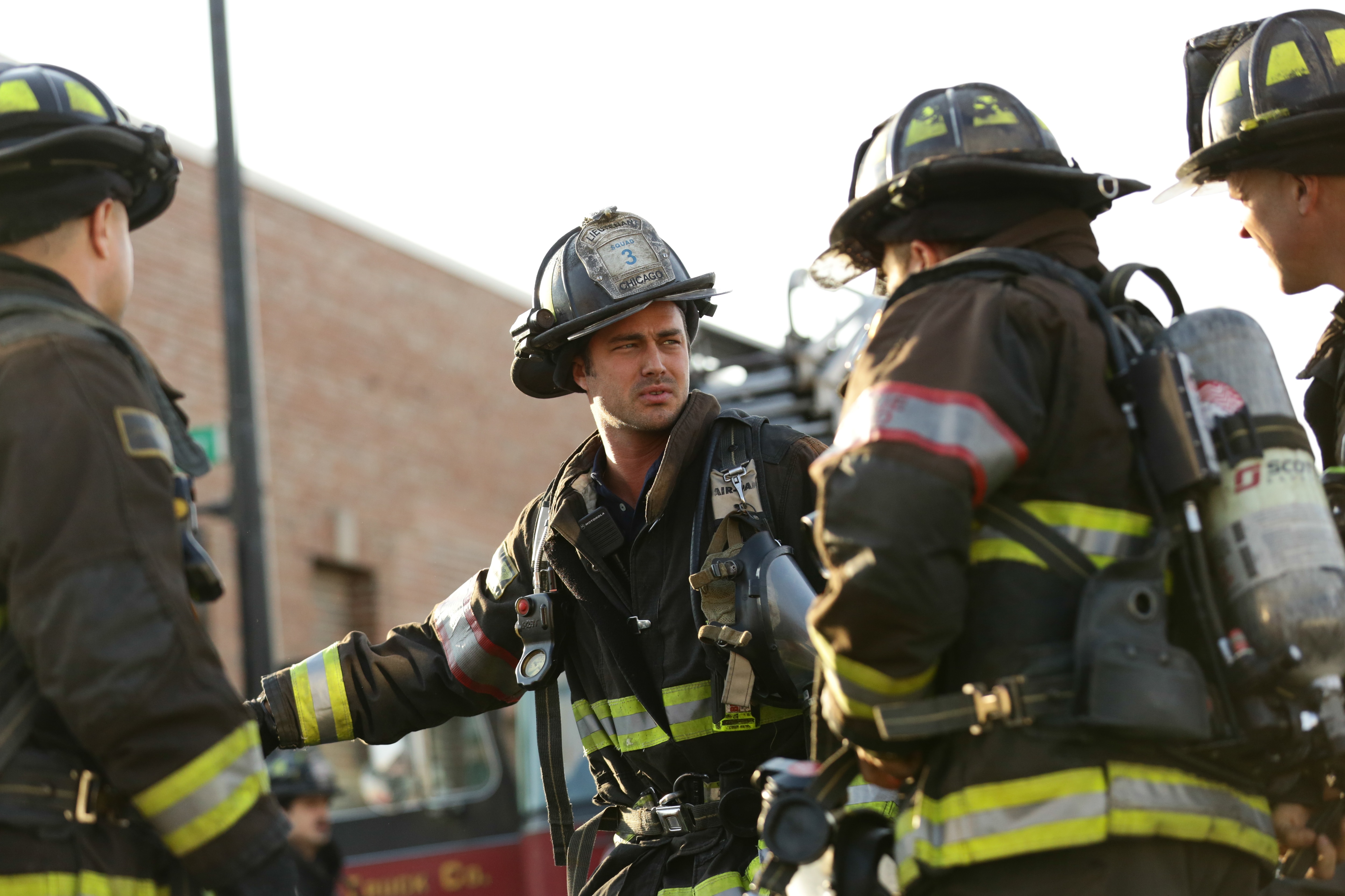 Chicago Fire: Arrest in Transit Photo: 2077636 - NBC.com