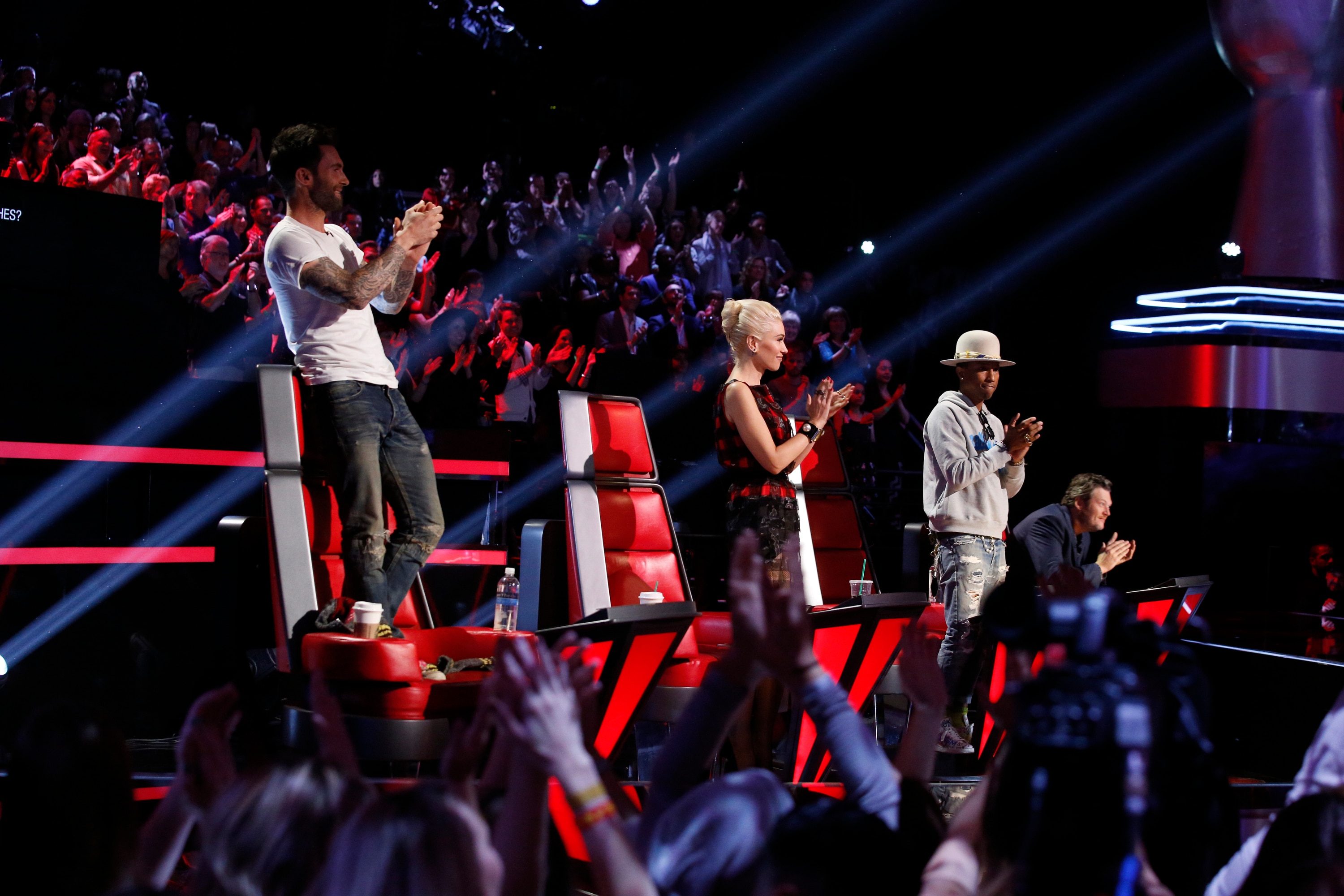 The voice us. Голос США Adam. Шоу голос Америка. Шоу голос Америка жюри. The Voice USA судьи.