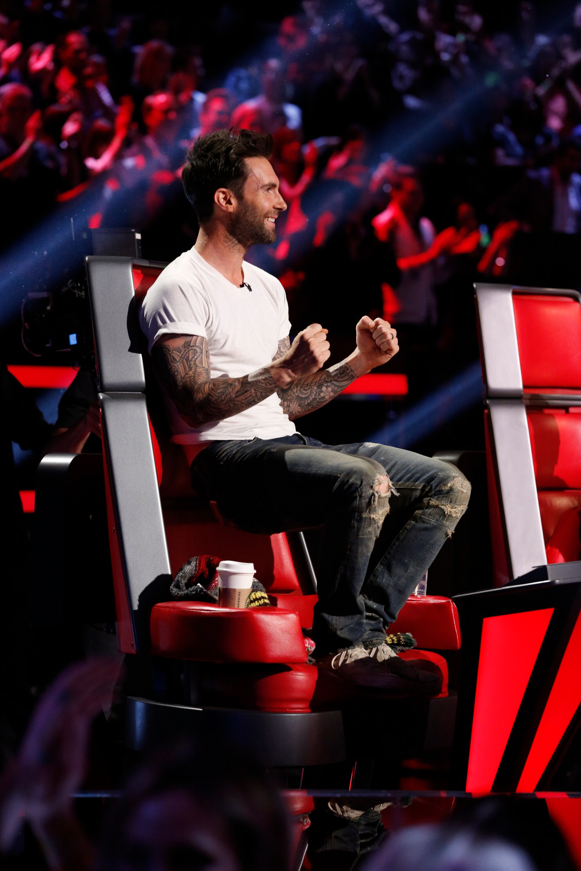 The voice us. Adam Levine в голосе. Американский голос наставники. Марон 5 на шоу голос. The Voices.