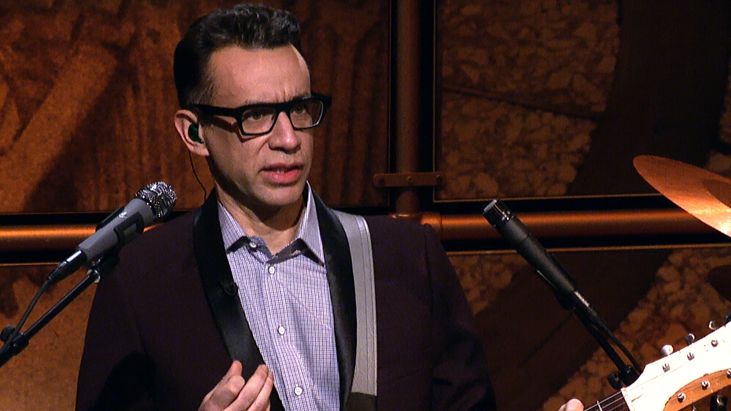Watch Late Night With Seth Meyers Highlight Fred Armisen Debuts The New Girls Theme Song 9053