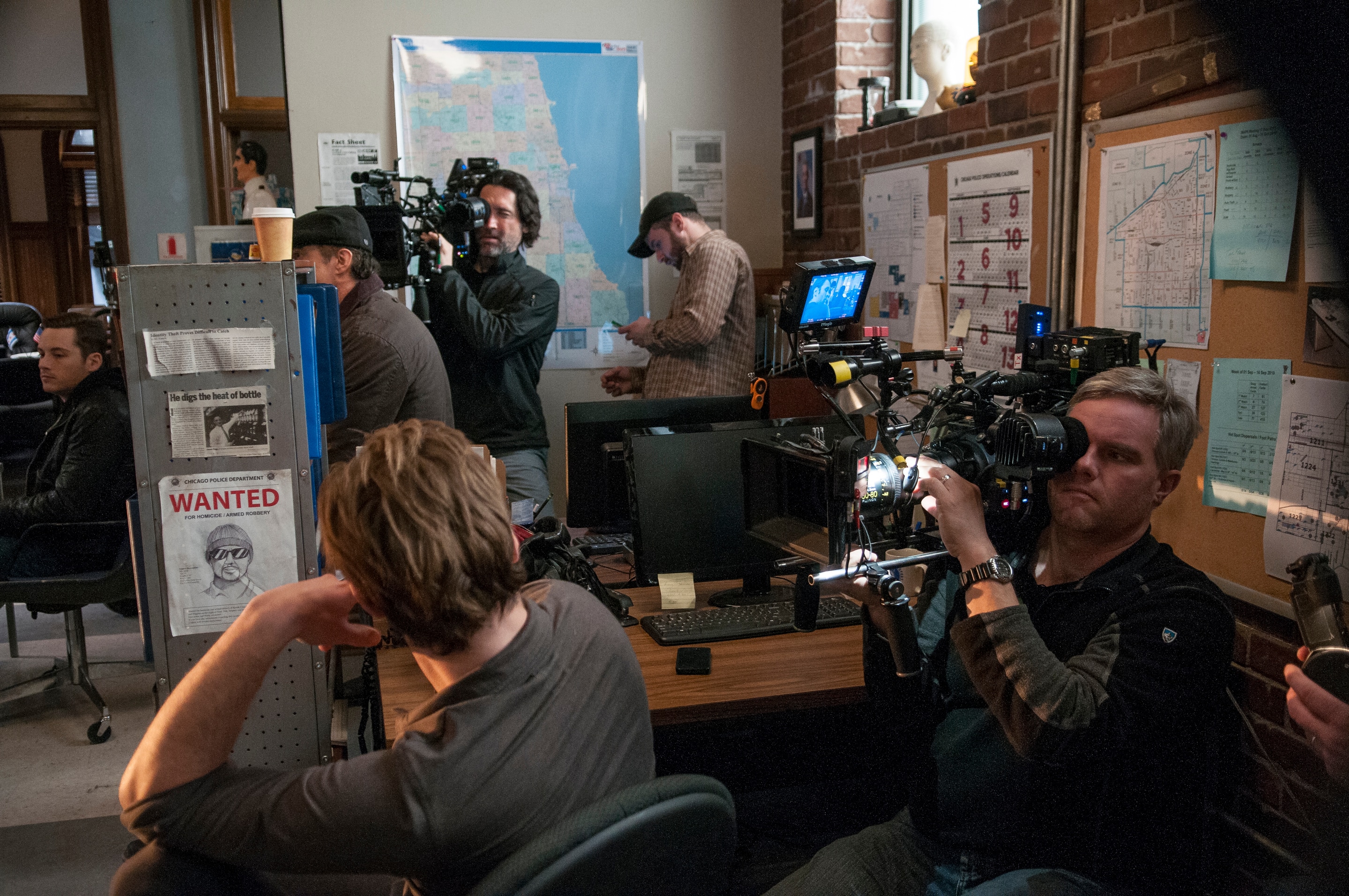 Chicago P.D.: Behind the Scenes: Turn the Light Off Photo: 1673511 ...
