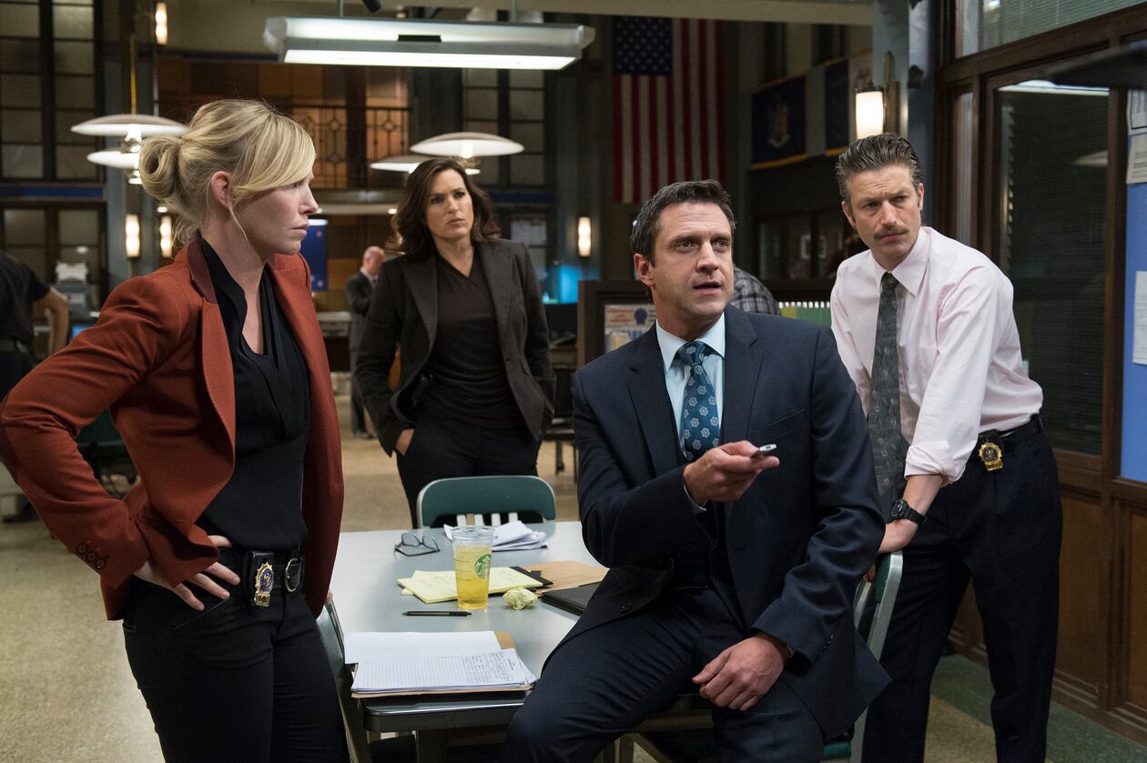 Law And Order Organized Crime Season 1 Episode 1 Full Cast / Law & Order: Special Victims Unit: Photos from "Townhouse ... : With christopher meloni, danielle moné truitt, tamara taylor, ainsley seiger.