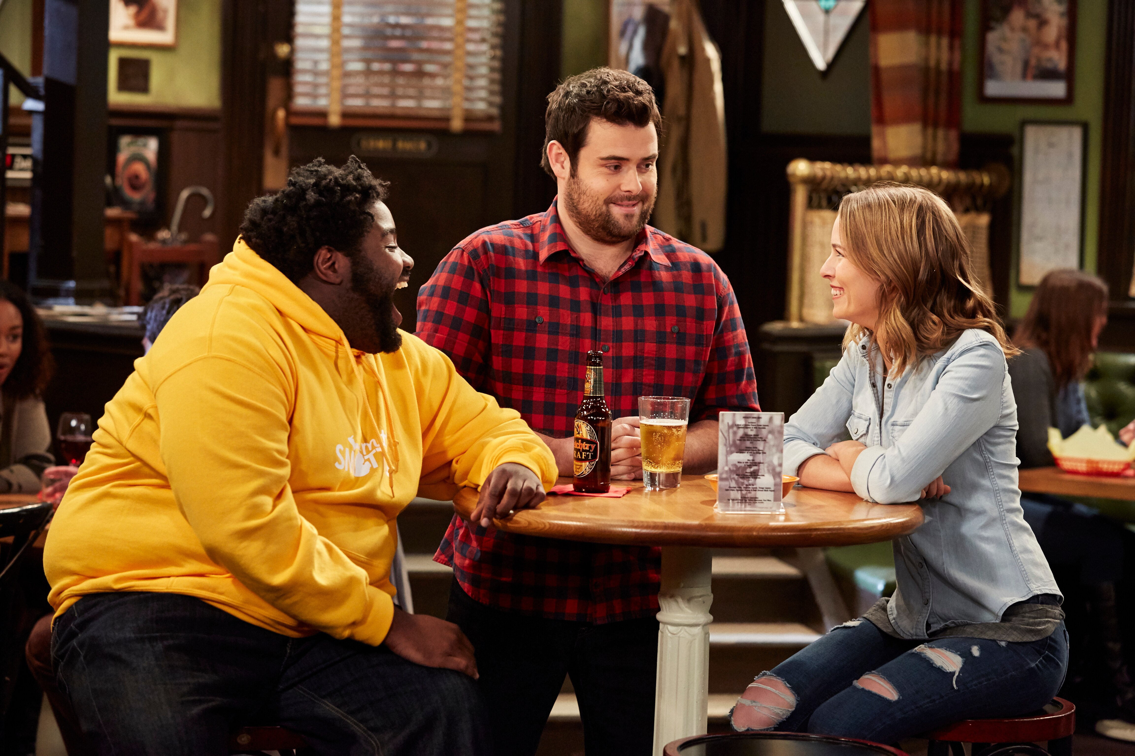 Undateable: Sneak Peek: A Sibling Rivalry Walks Into A Bar Photo ...